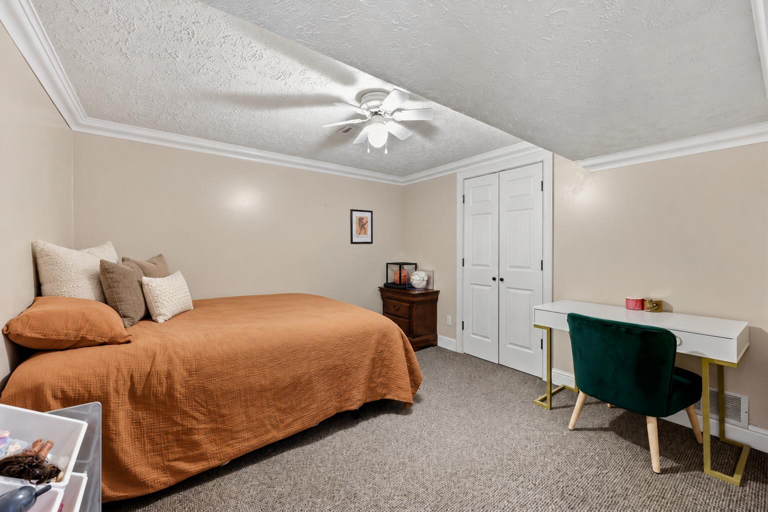 325 E Tiverton Way Property Photo 25