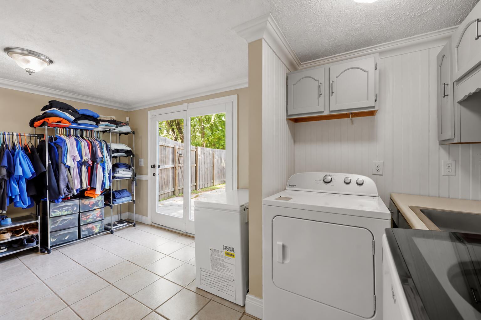 325 E Tiverton Way Property Photo 26