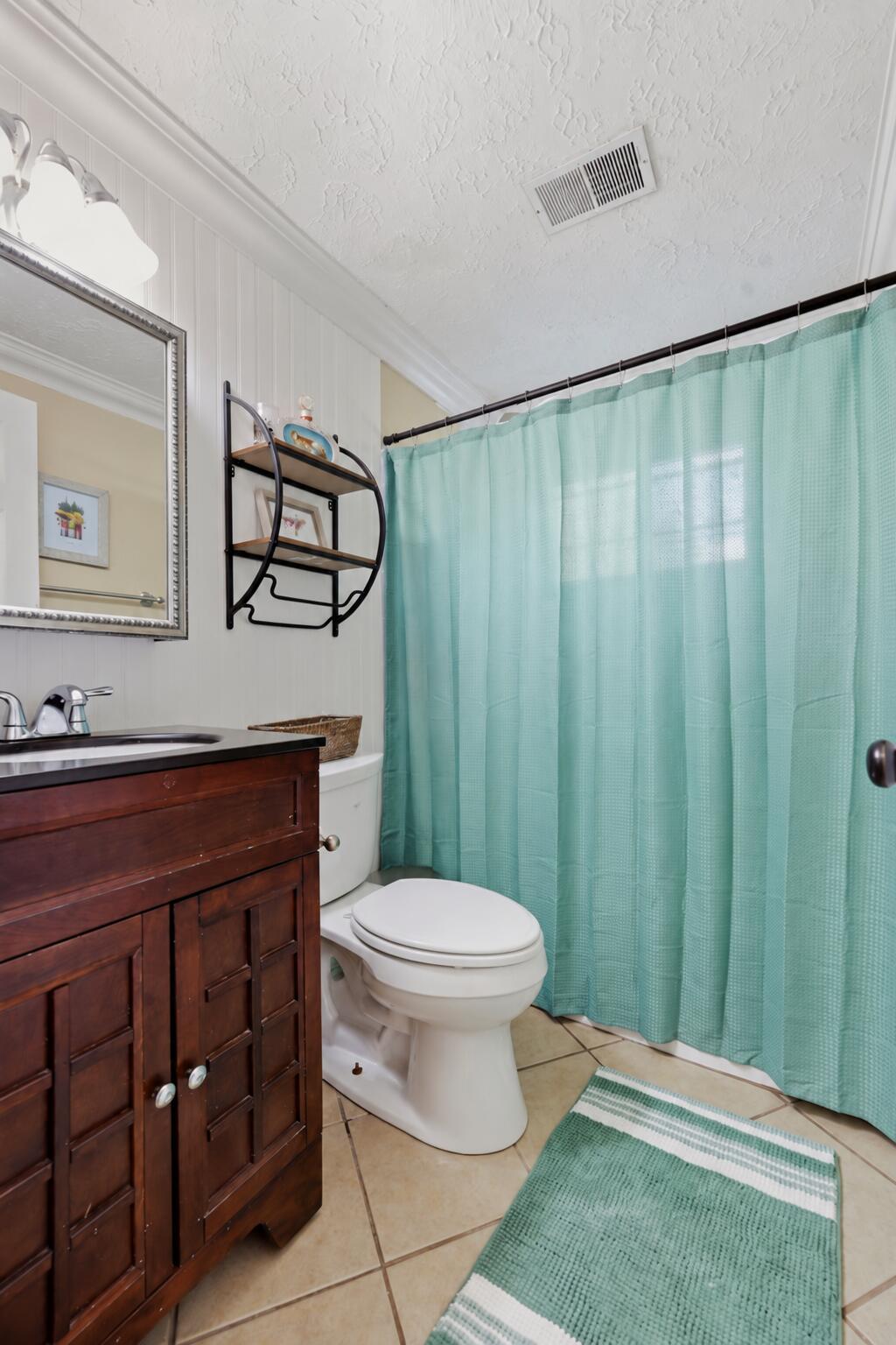 325 E Tiverton Way Property Photo 27