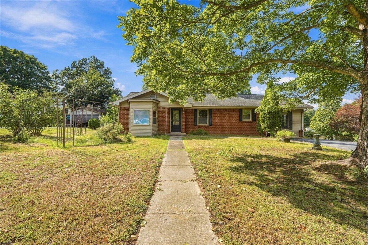 403 Walnut Drive Property Photo 1