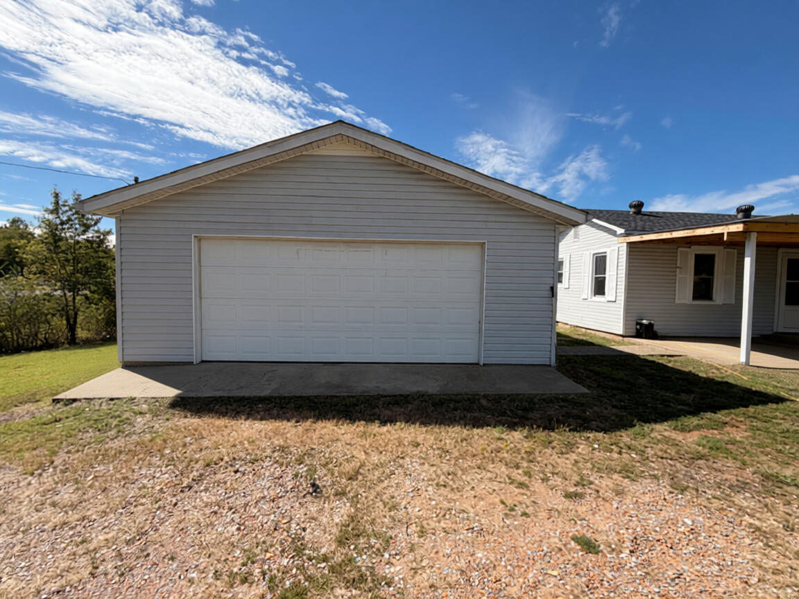 4913 State Route 121 S Property Photo 2