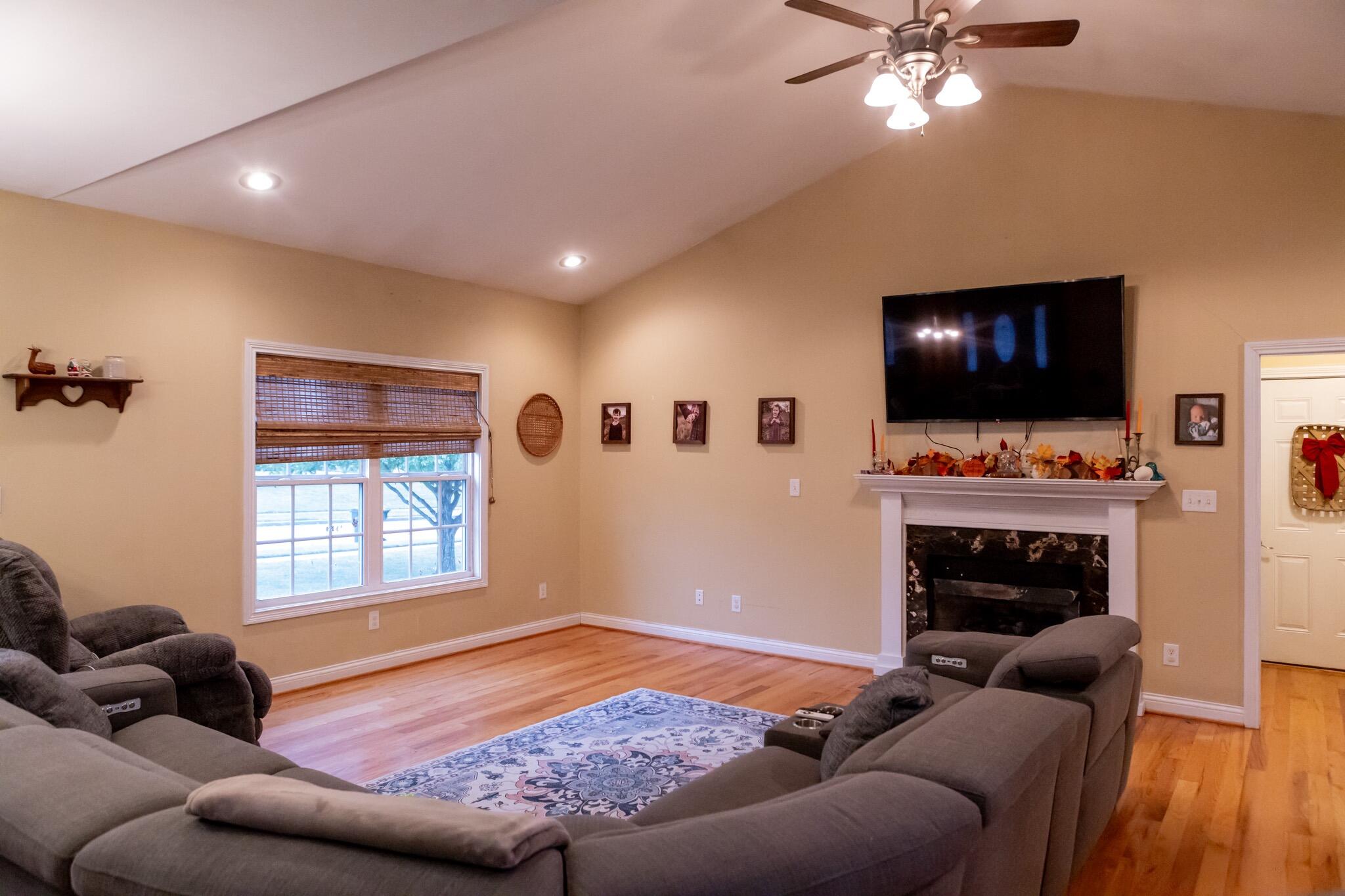 101 Red Robin Way Property Photo 4