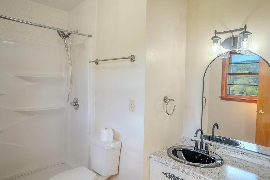 1330 Highway 191 Property Photo 4