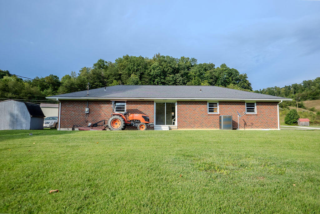 1330 Highway 191 Property Photo 9