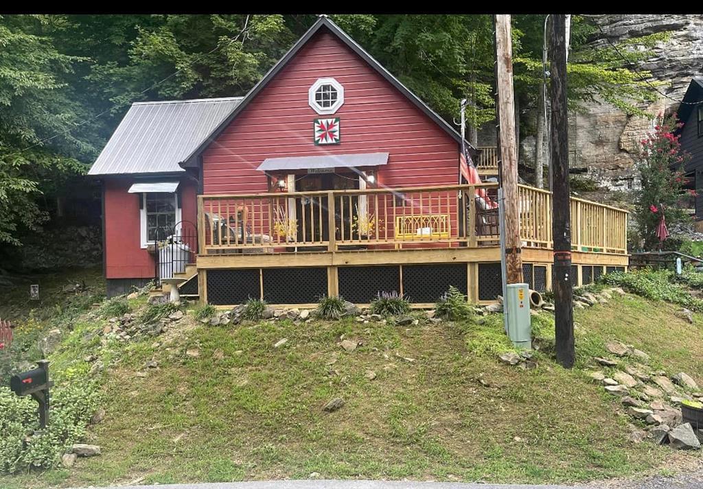247 Shady Cliff Road Property Photo 1