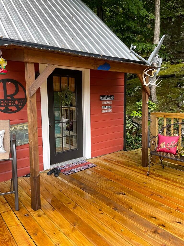 247 Shady Cliff Road Property Photo 3