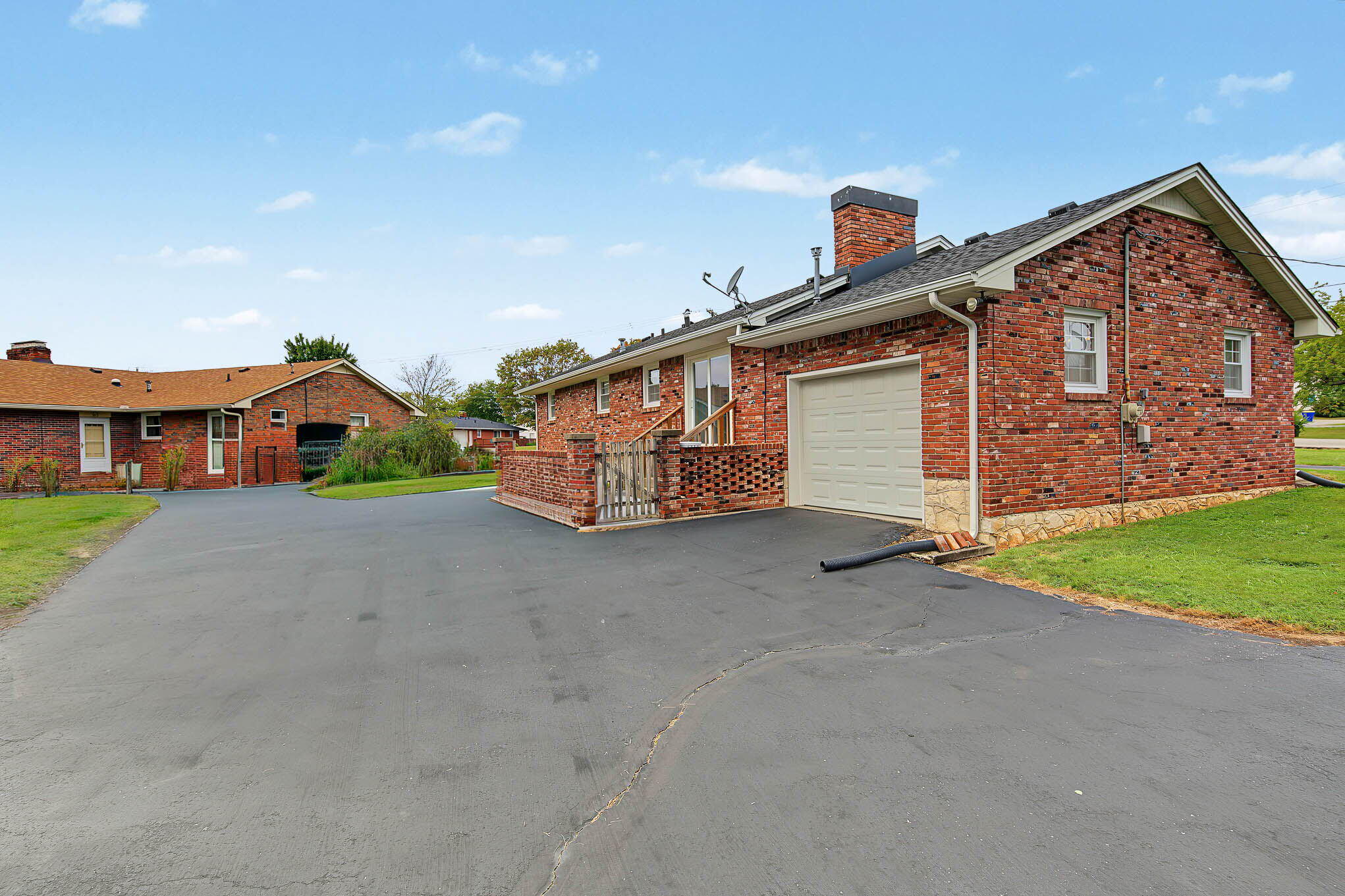 1144 Rodes Drive Property Photo 3