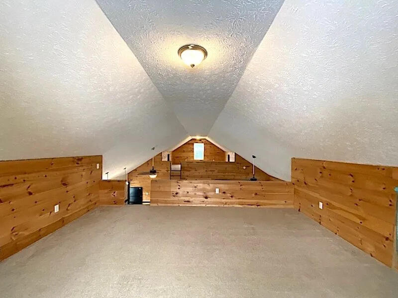 99 Tree Top Lane Property Photo 11