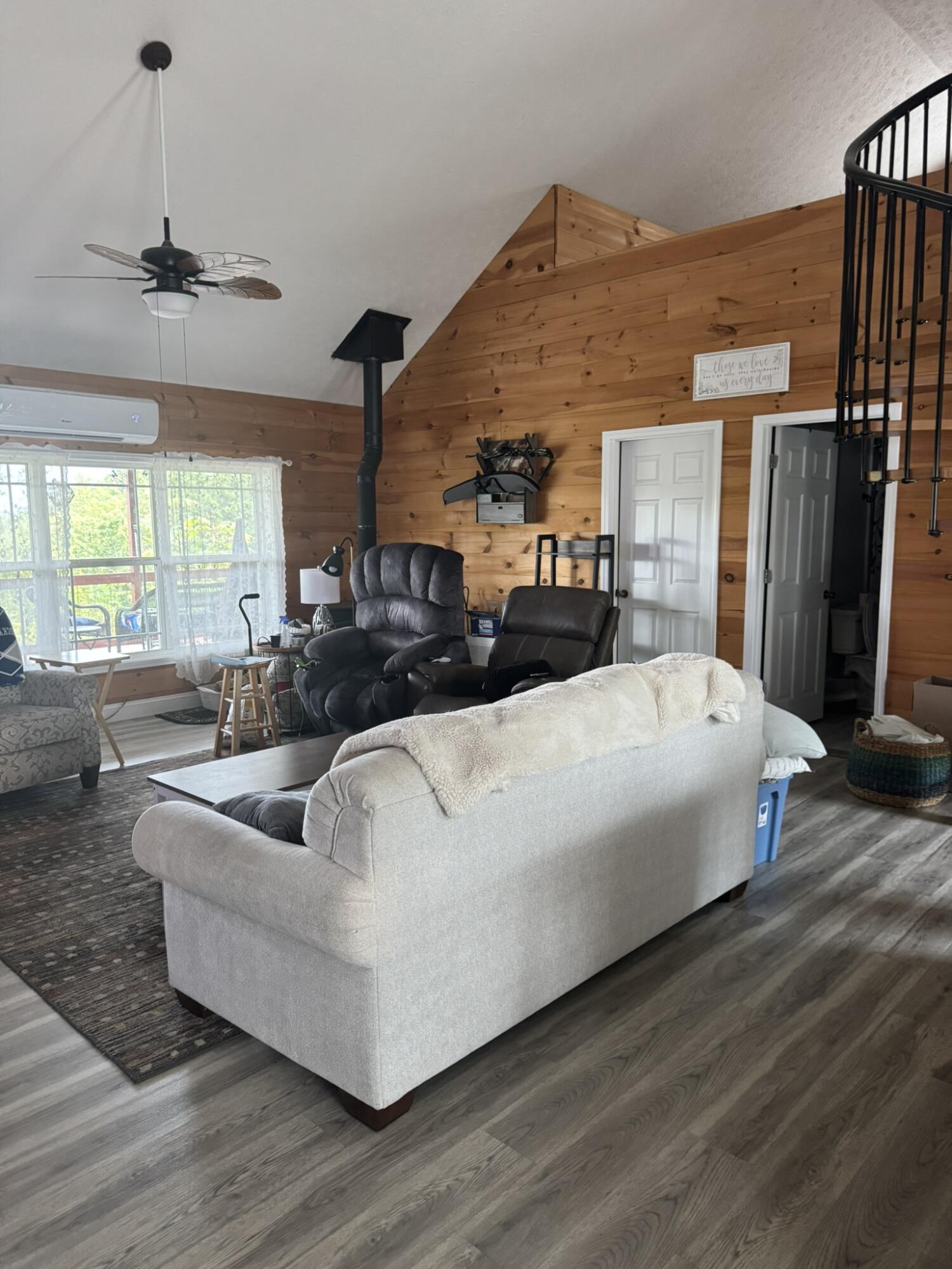 99 Tree Top Lane Property Photo 14