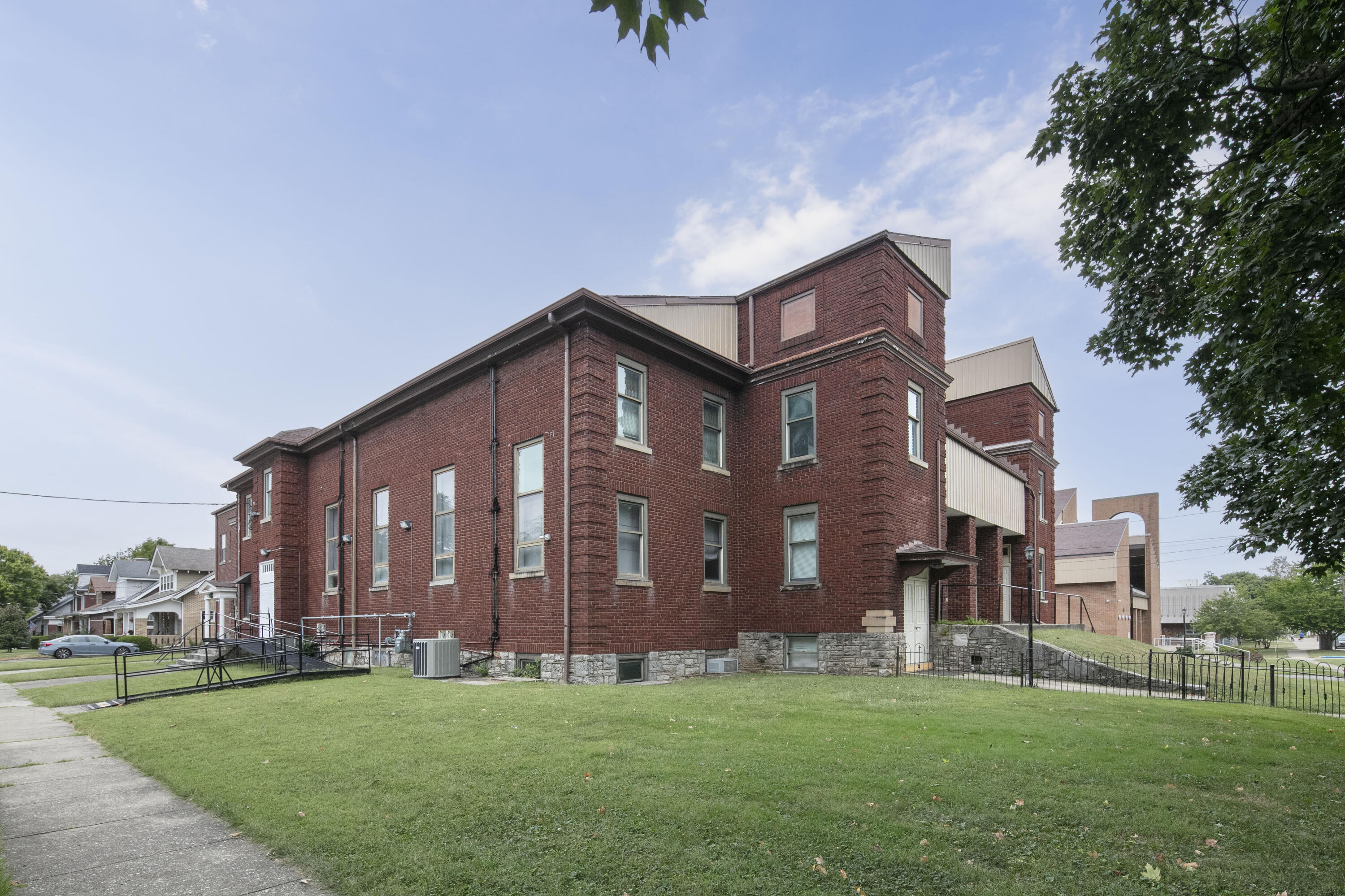 163 N Ashland Avenue Property Photo 20