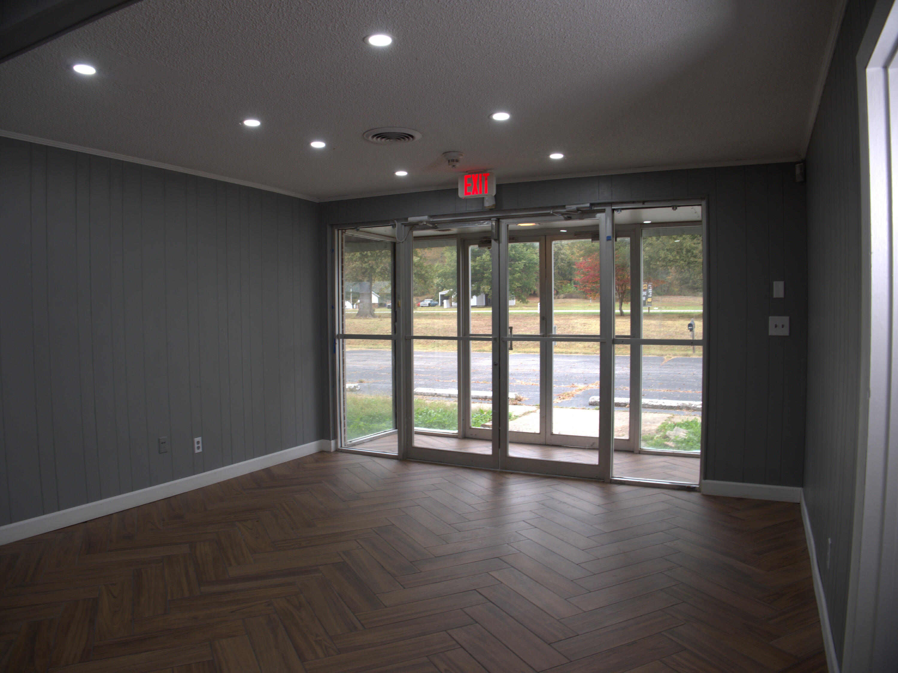 3901 Mayfield Road Property Photo 6