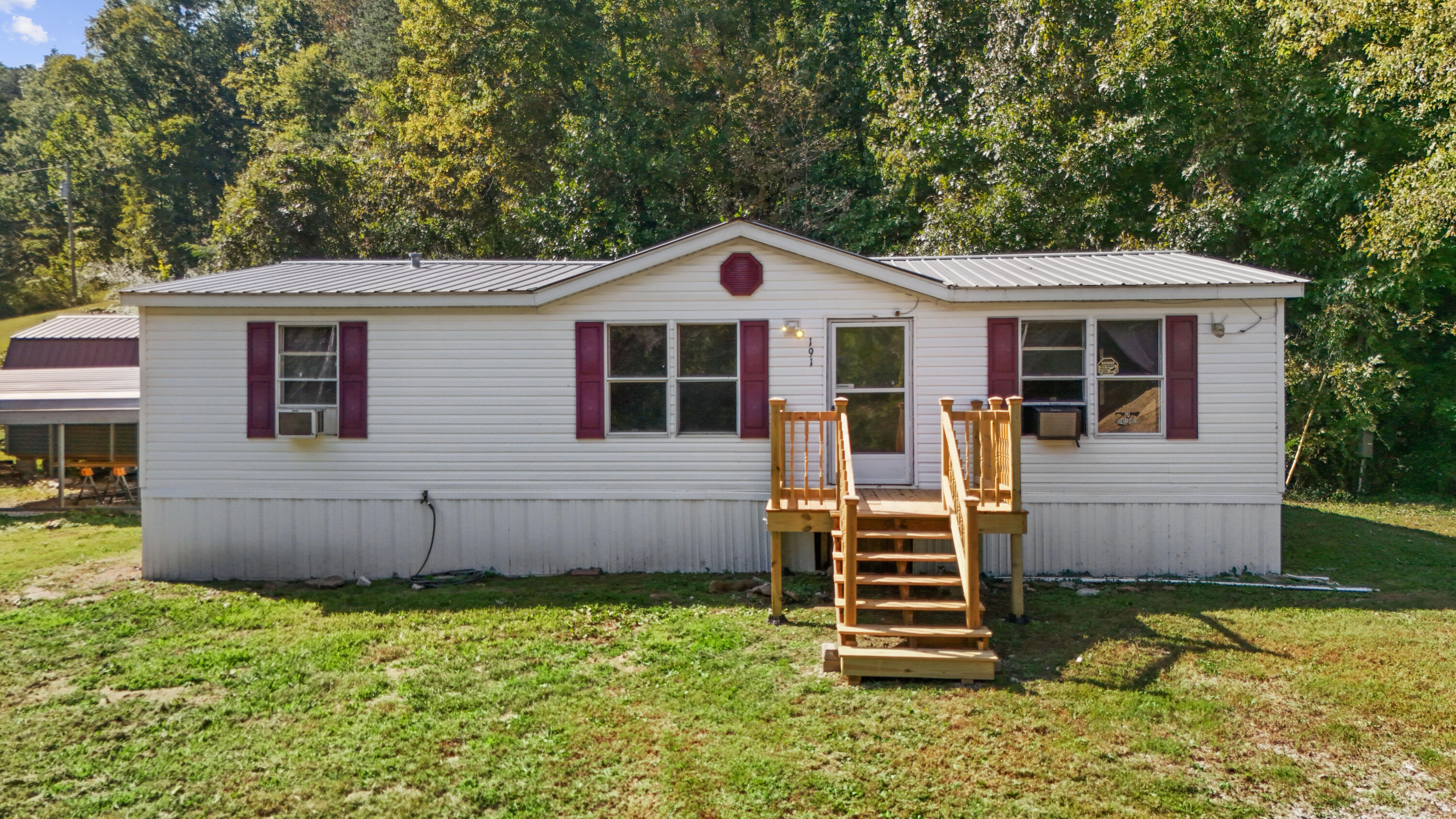 191 Pleasant Valley Property Photo 2