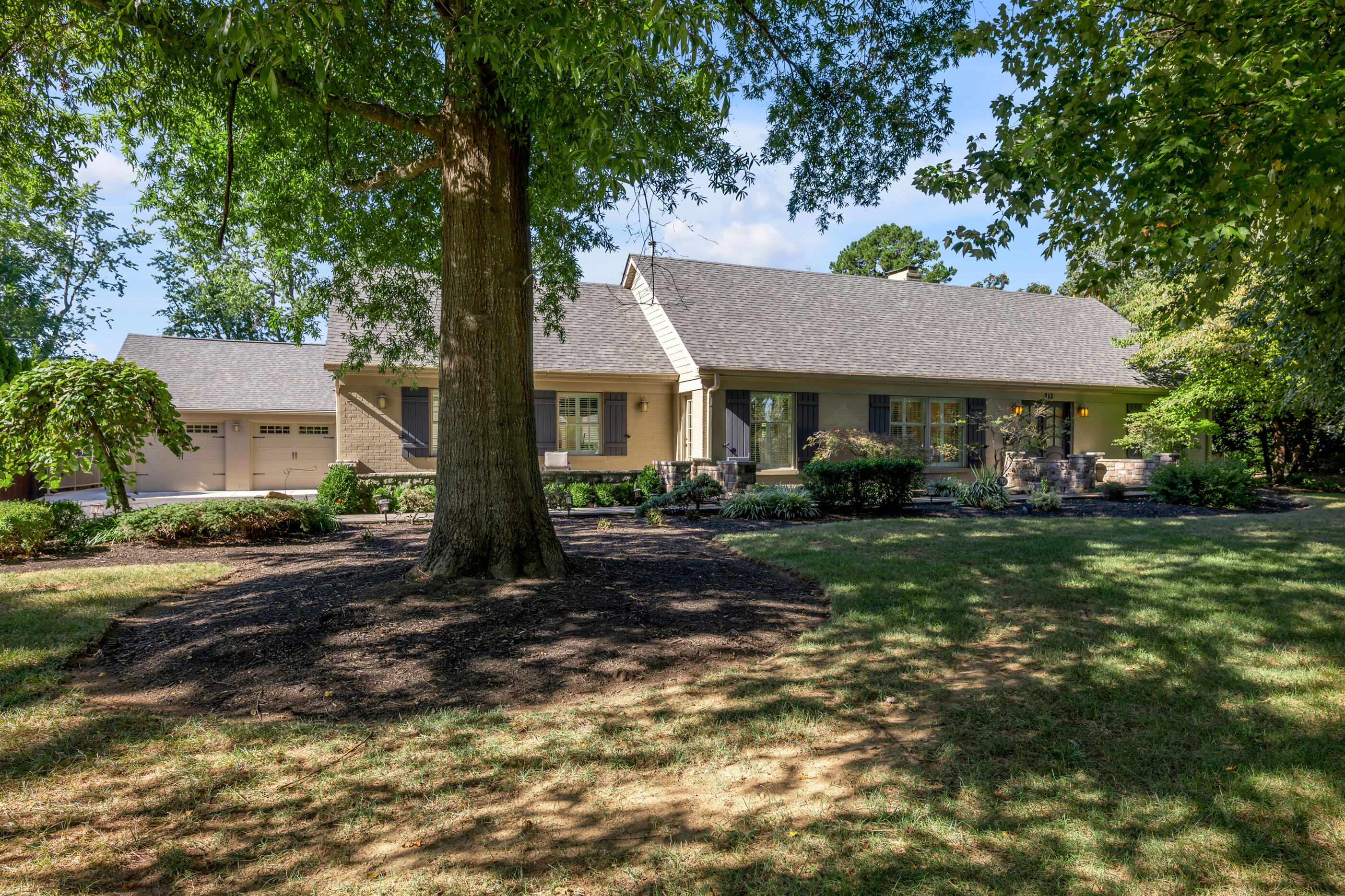 712 Burkshire Drive Property Photo 2