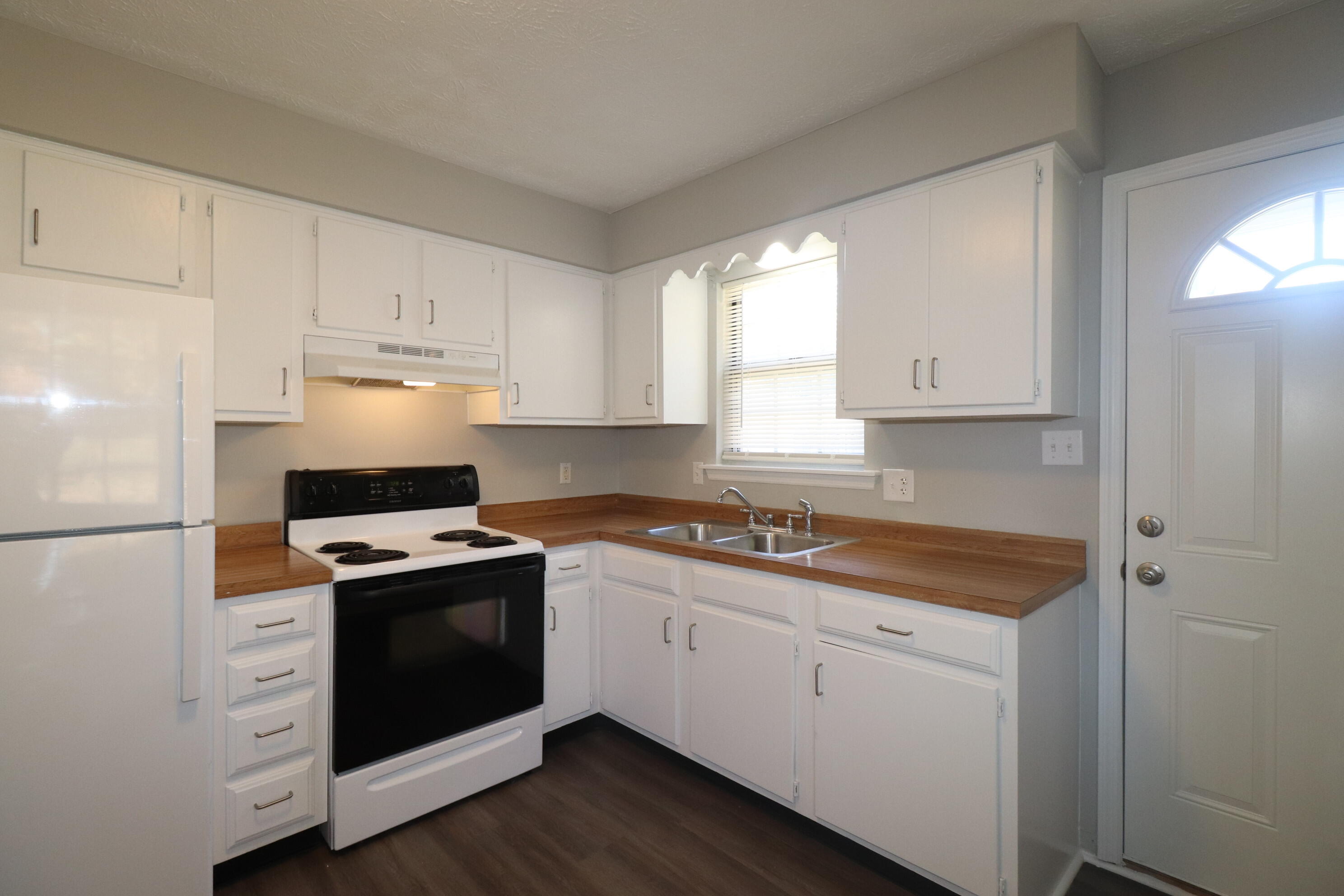 205 Ridgewood Drive Property Photo 6