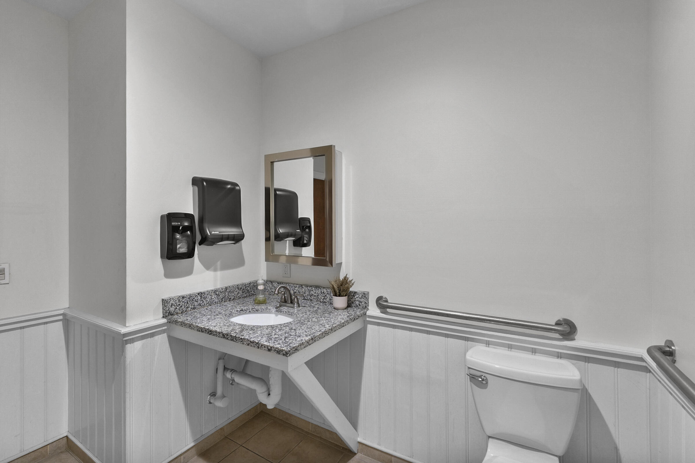 135 E Main Street 205-207 Property Photo 19