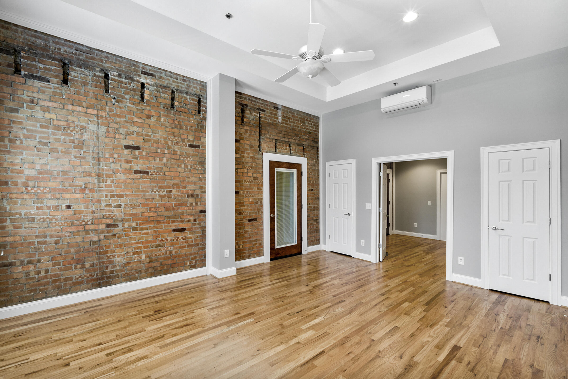 135 E Main Street 201-202 Property Photo 33
