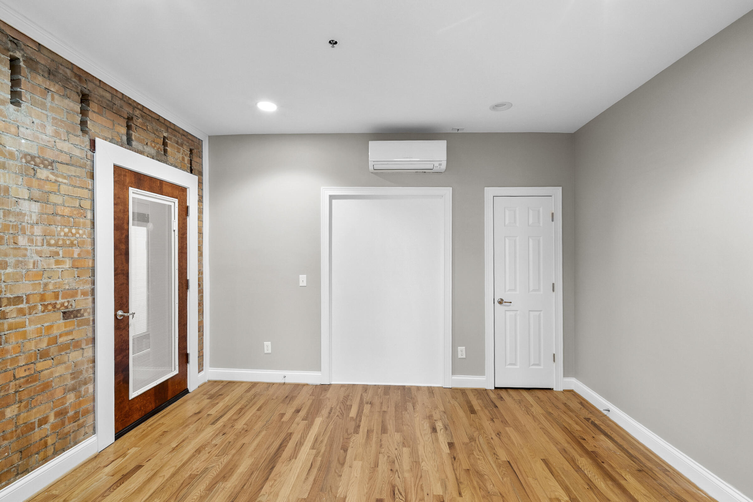 135 E Main Street 201-202 Property Photo 34