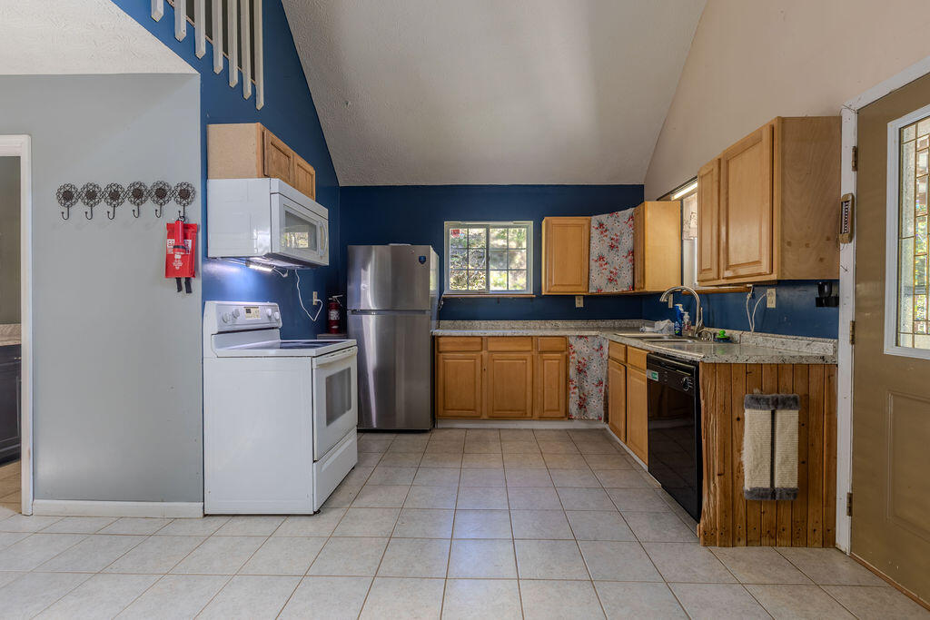 33 Aberdeen Lane Property Photo 5