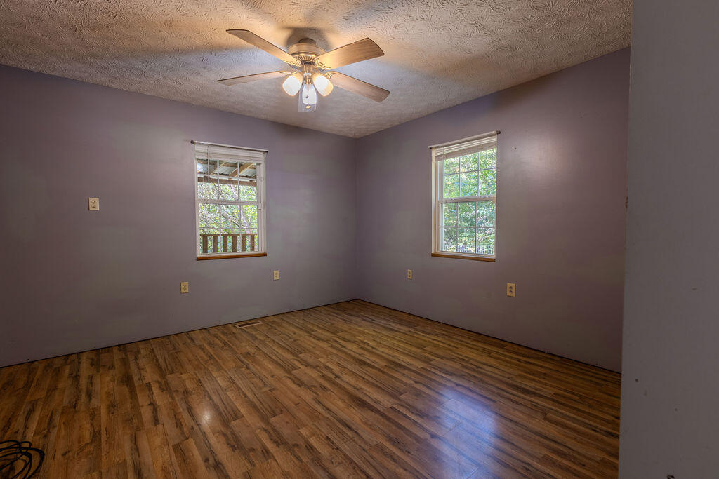 33 Aberdeen Lane Property Photo 8