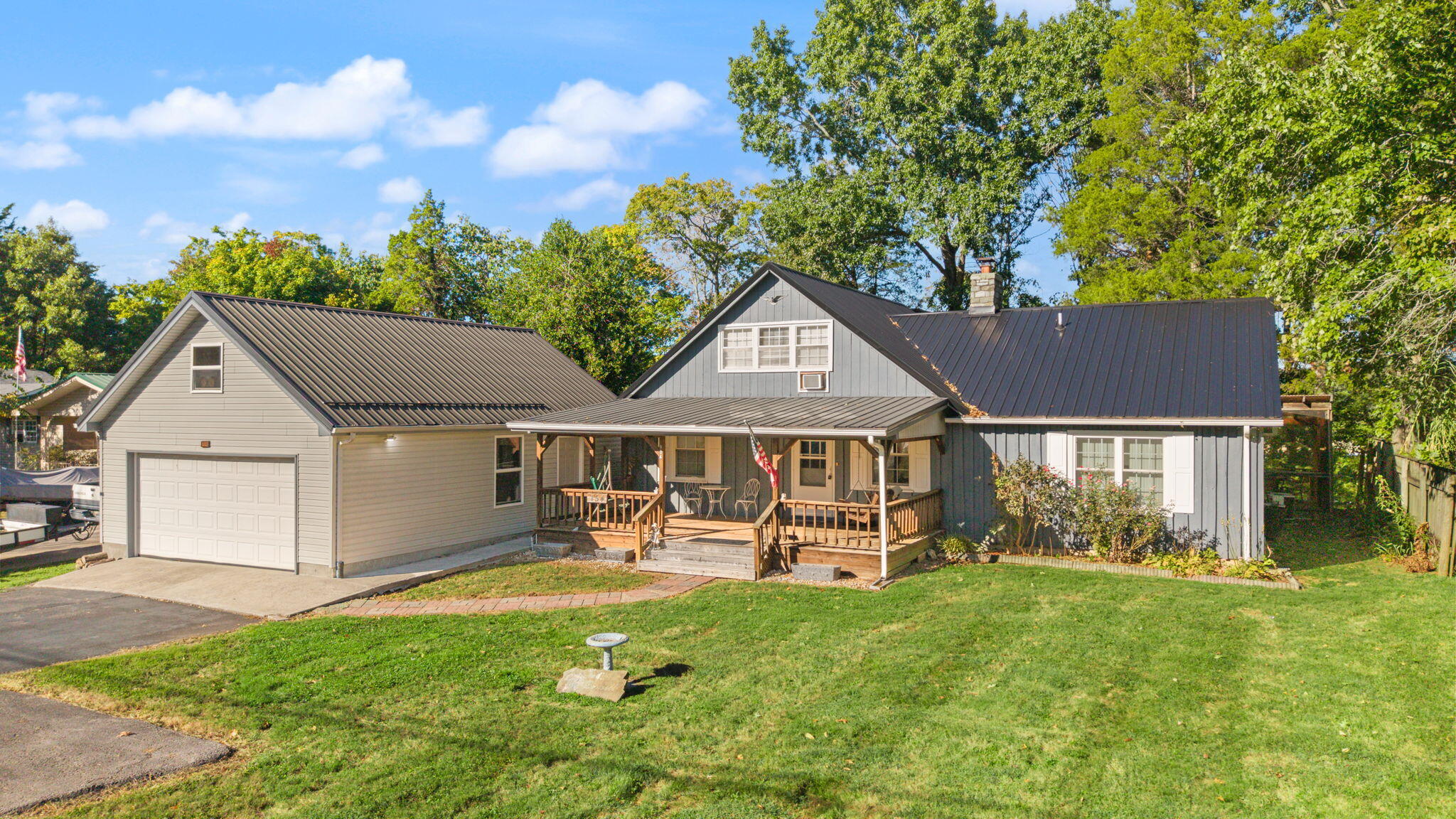 154 Twin Rivers Drive Property Photo 4