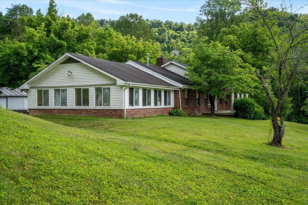 4475 Campton Road Property Photo 2