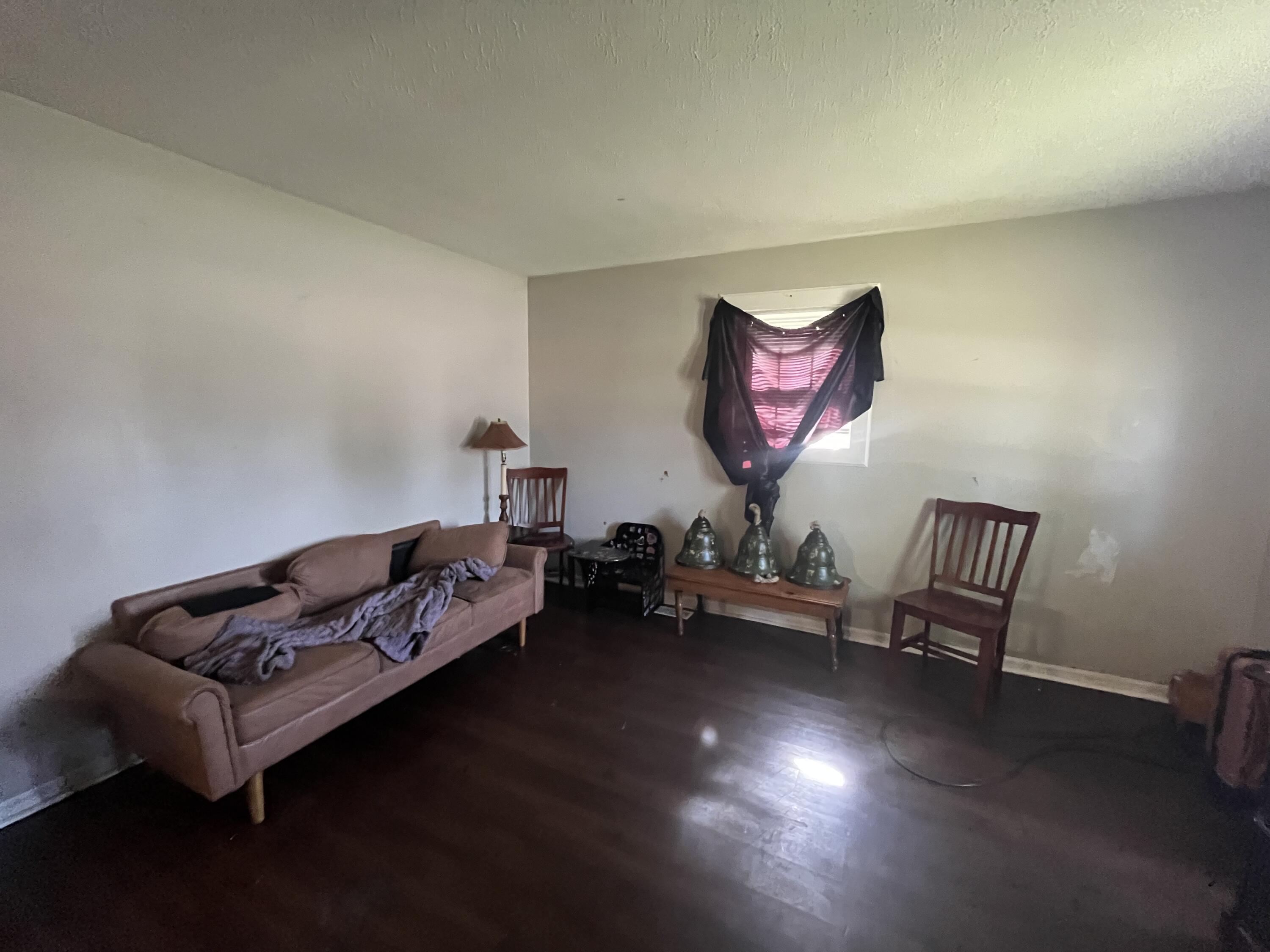 10-12 American Way Property Photo 2
