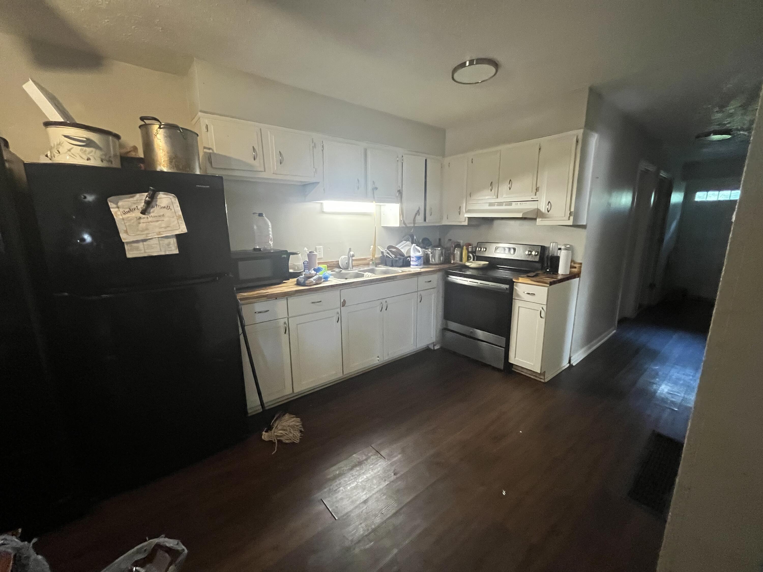 10-12 American Way Property Photo 4
