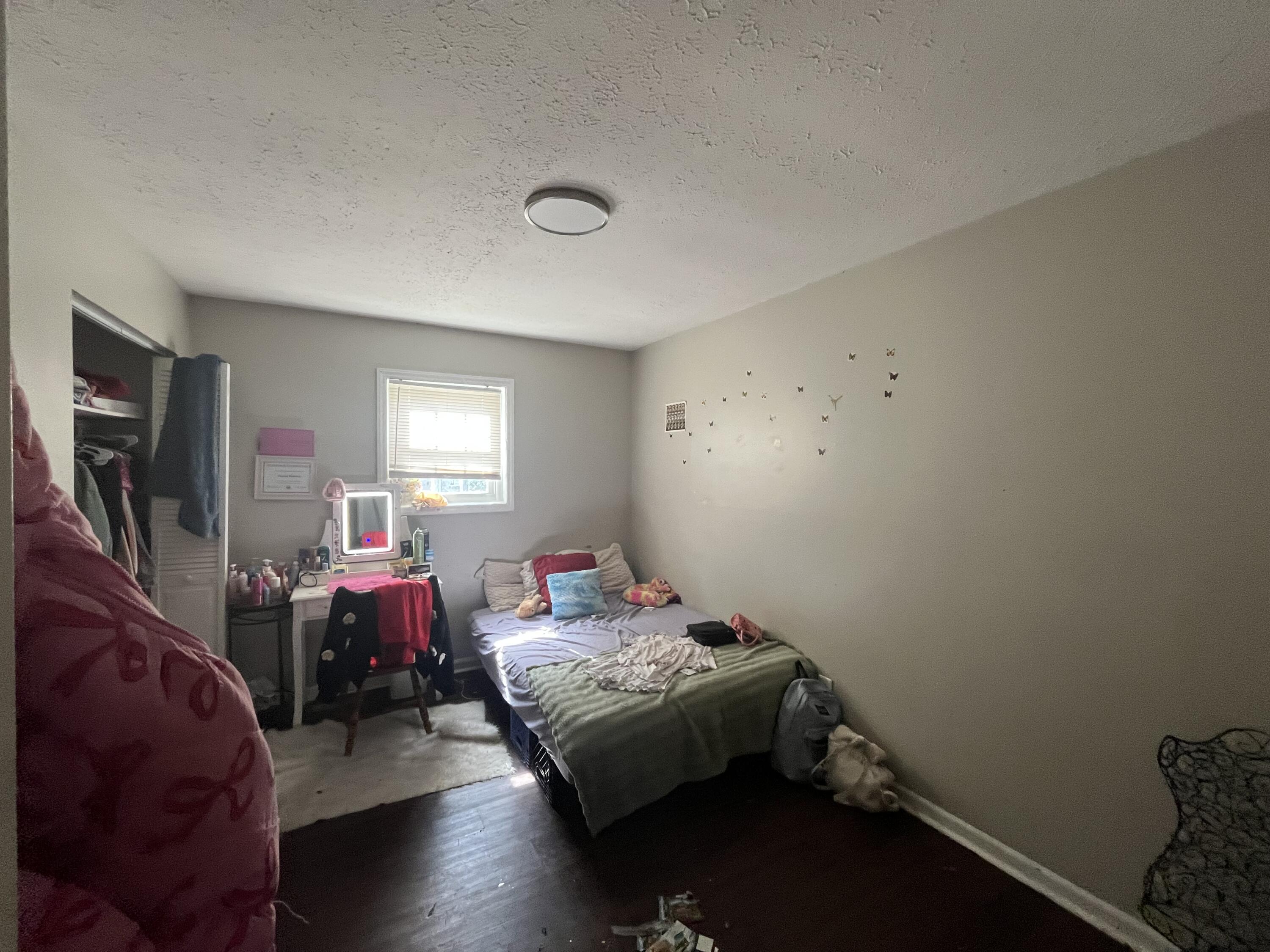 10-12 American Way Property Photo 5