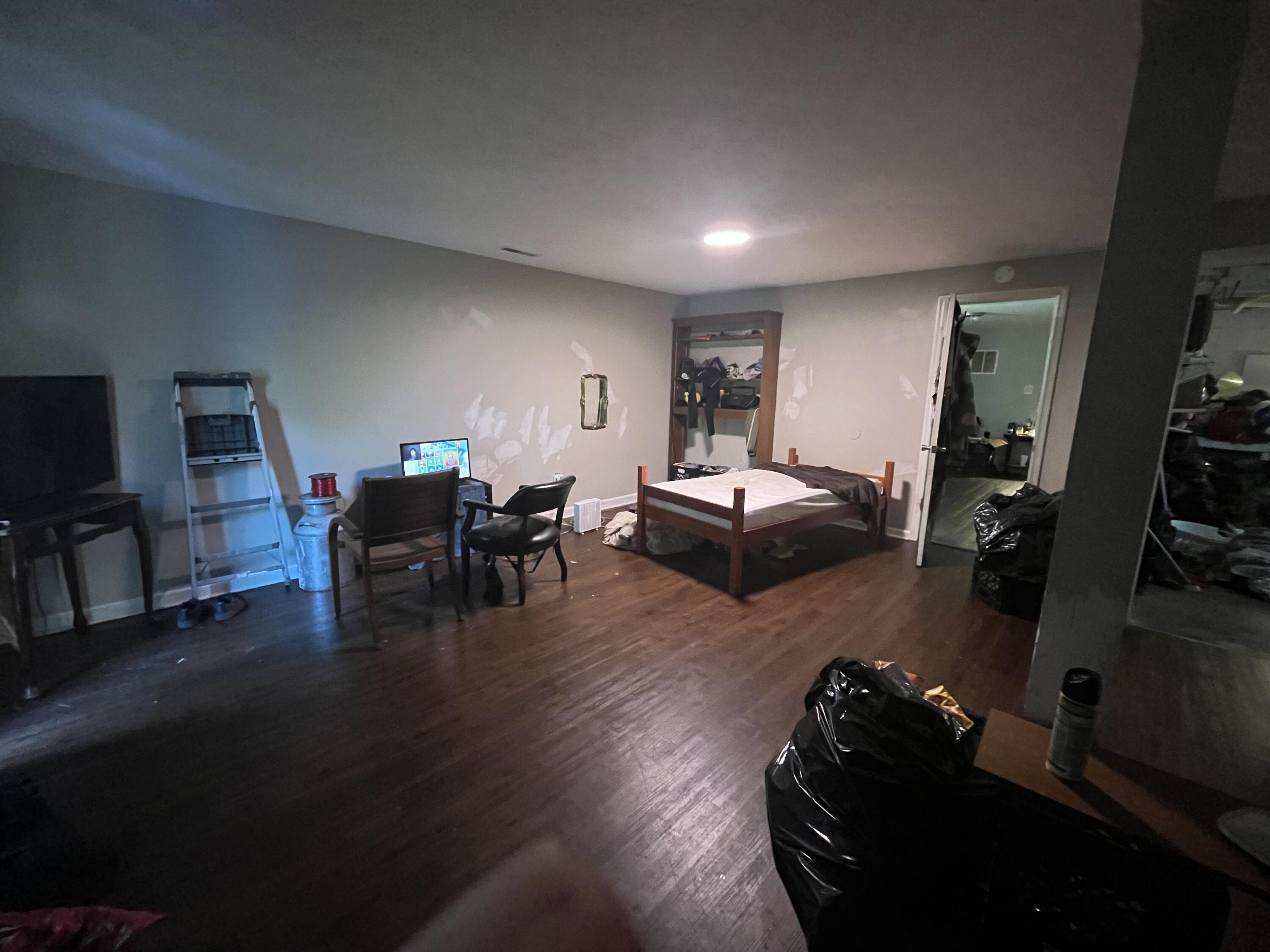 10-12 American Way Property Photo 8
