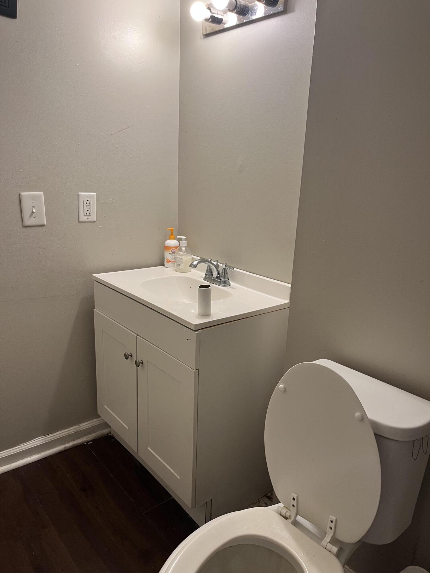 10-12 American Way Property Photo 11