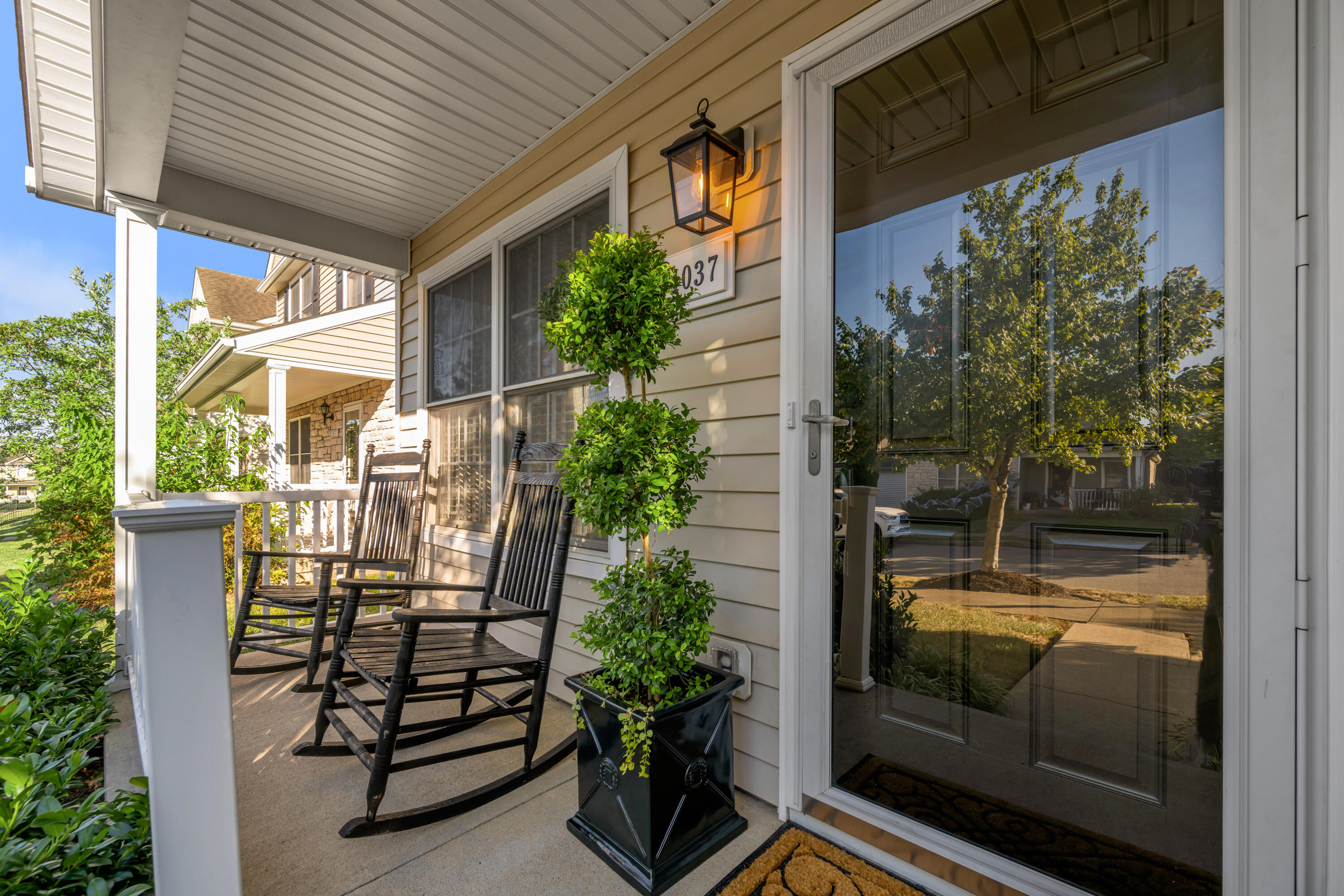 1037 Lemon Rue Way Property Photo 4