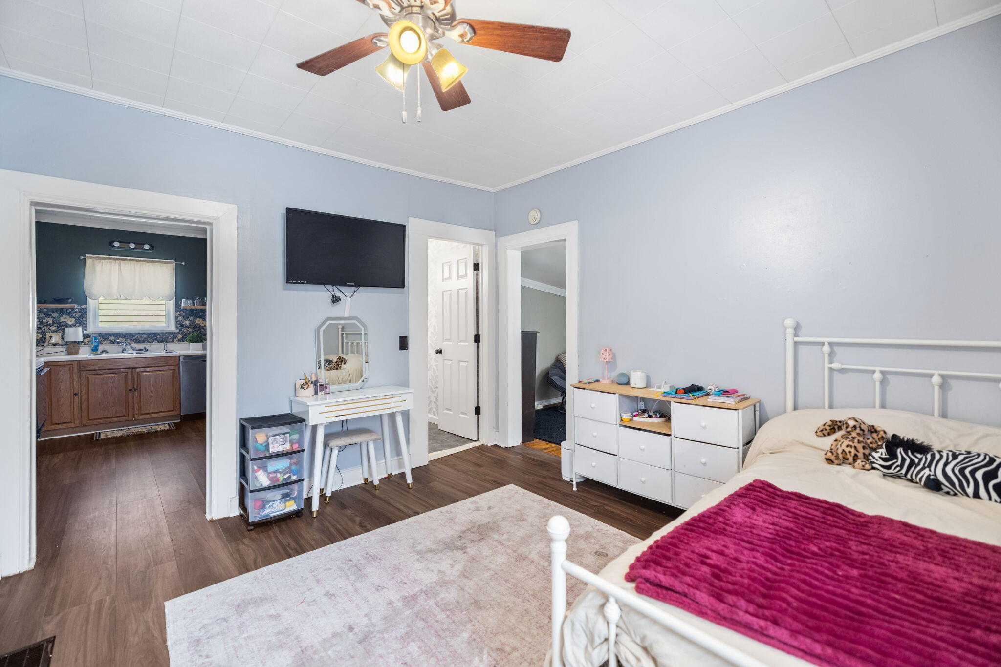 215 Antwerp Avenue Property Photo 38