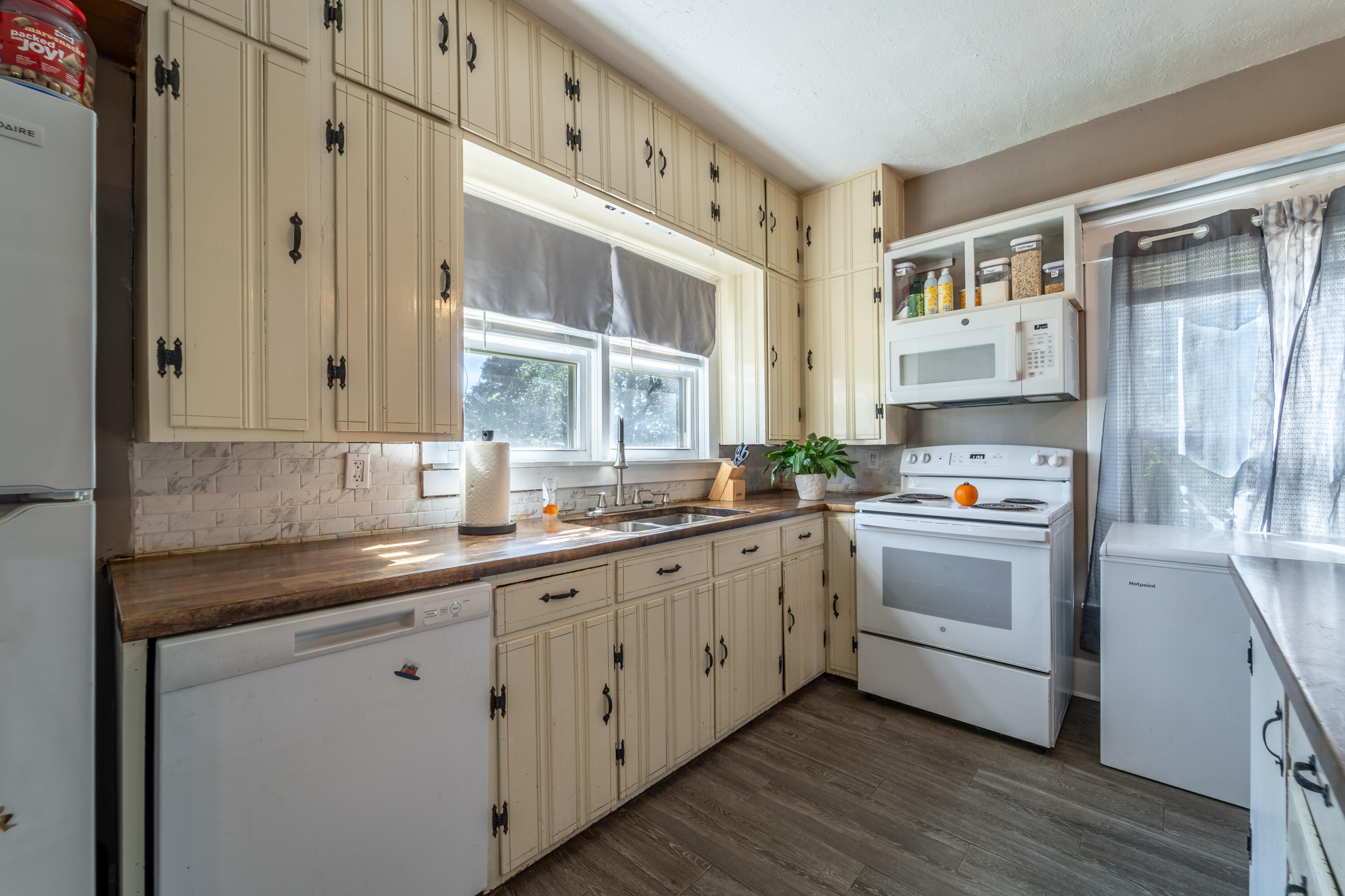 682 Copperhead Road Property Photo 10