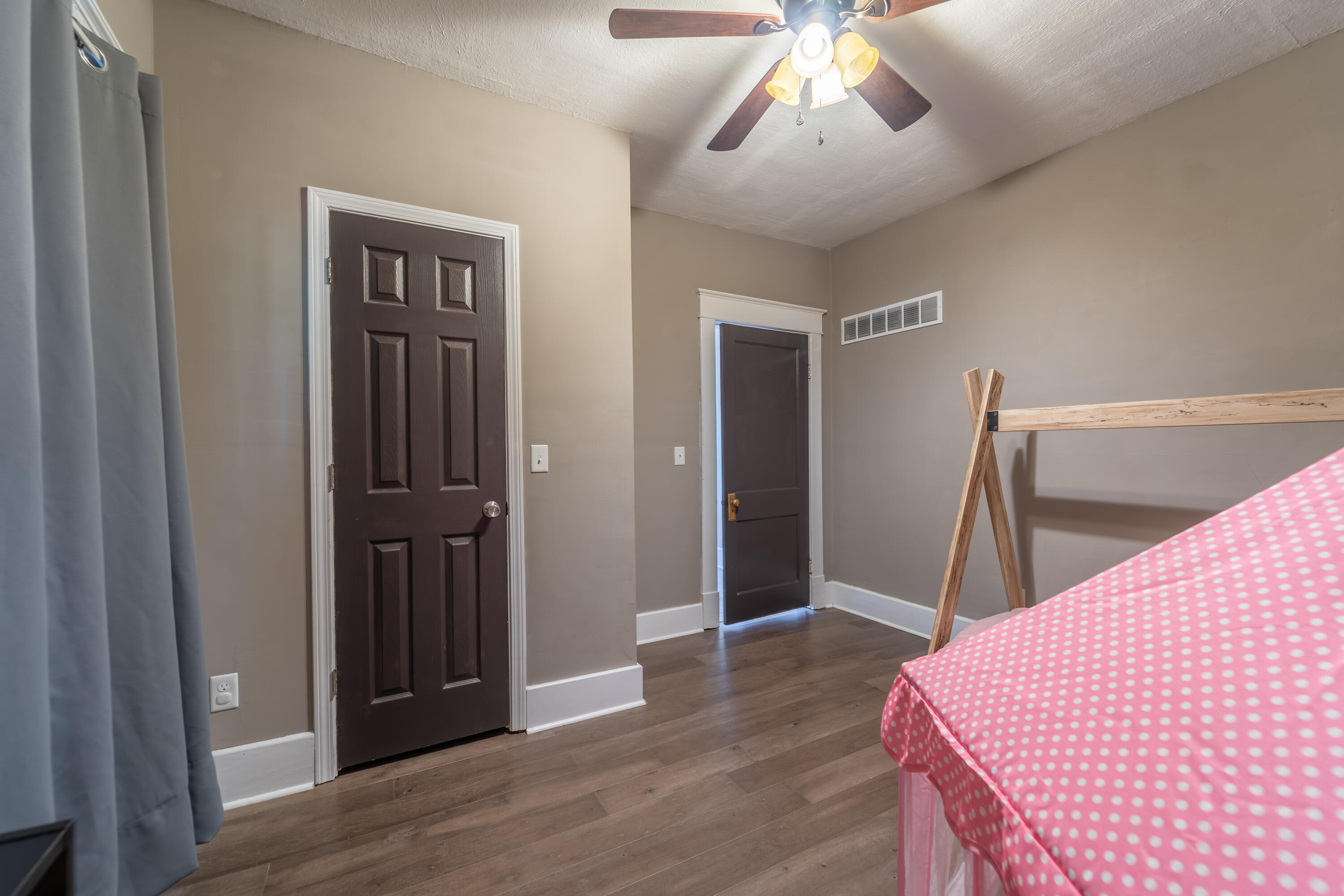 682 Copperhead Road Property Photo 11
