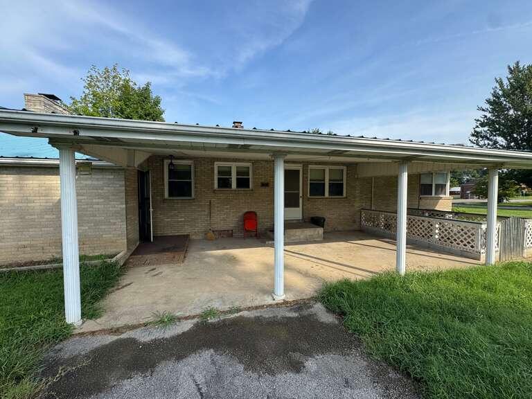 716 Stanford Street Property Photo 3