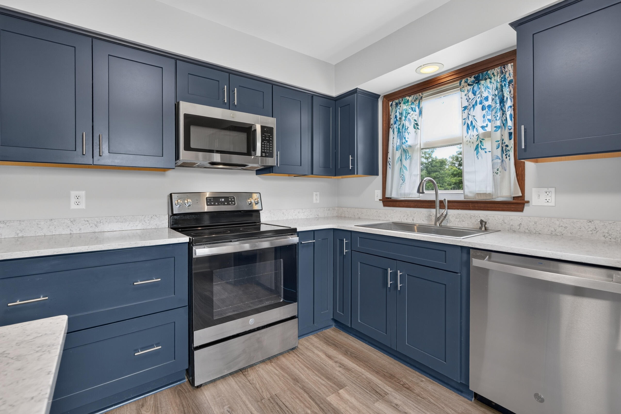 3905 Sundart Drive Property Photo 16