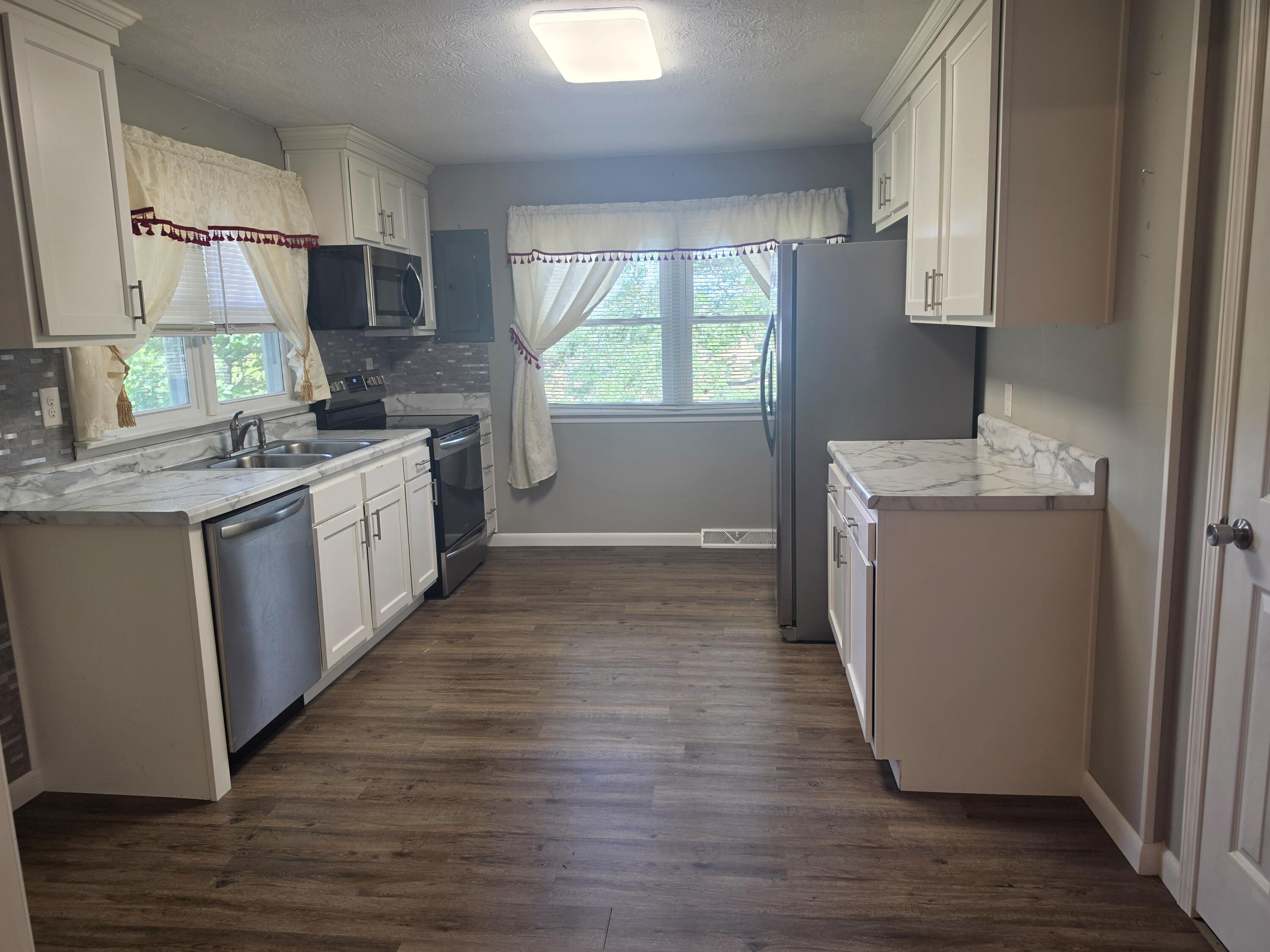 4211 Junior Street Property Photo 6