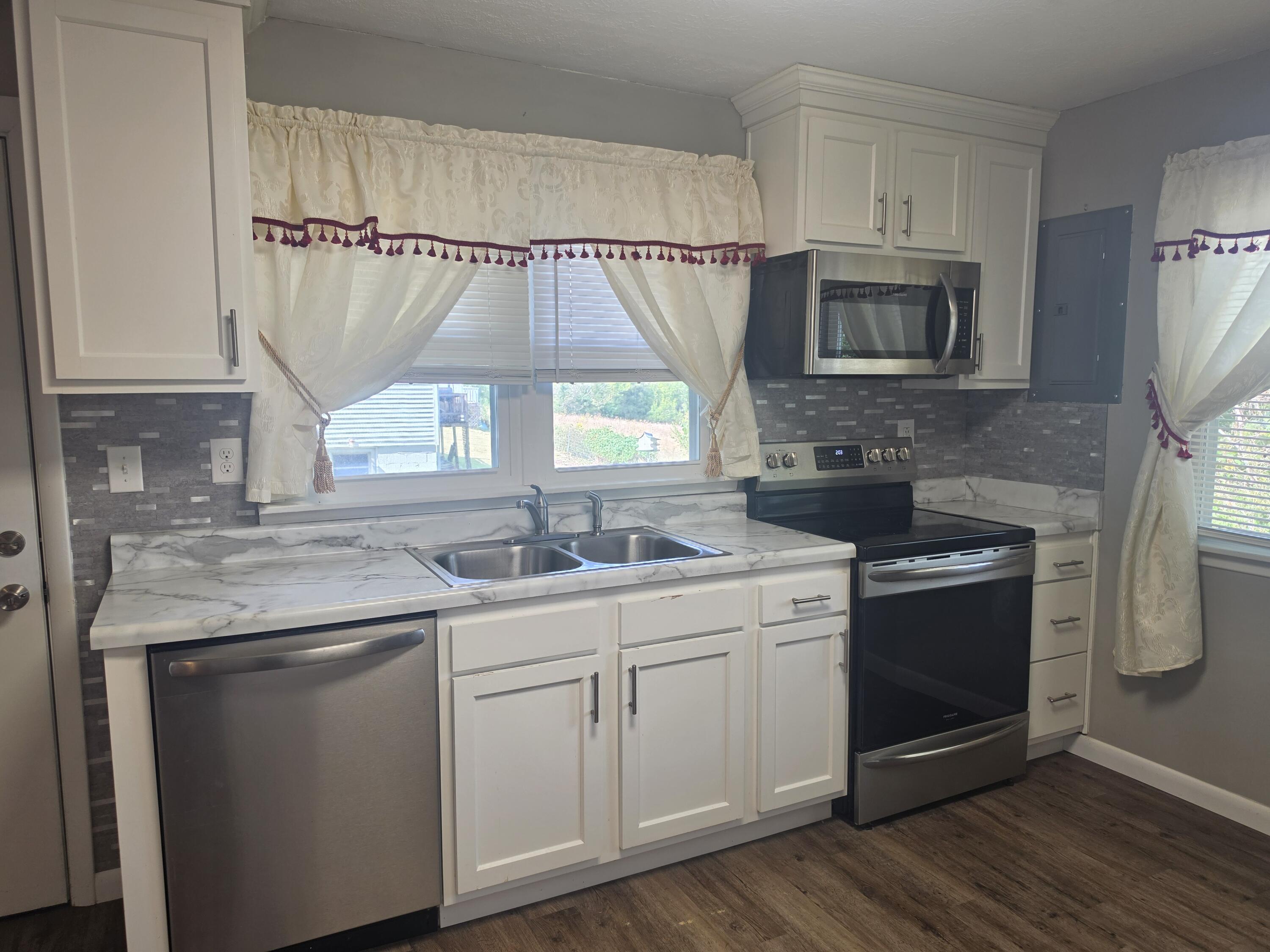 4211 Junior Street Property Photo 7