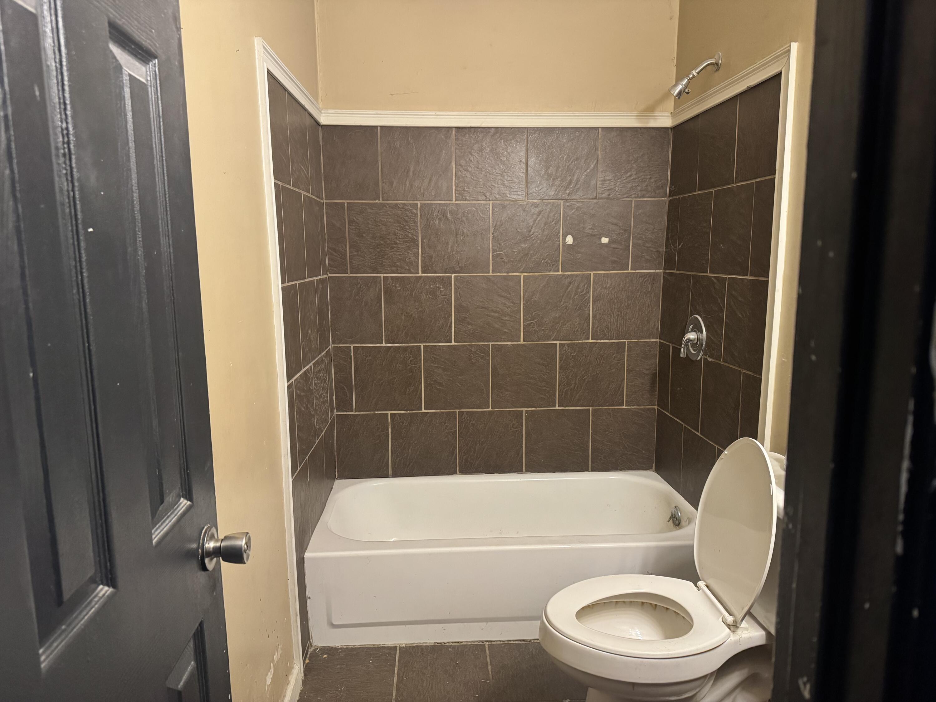 604 W 17th Street Property Photo 4