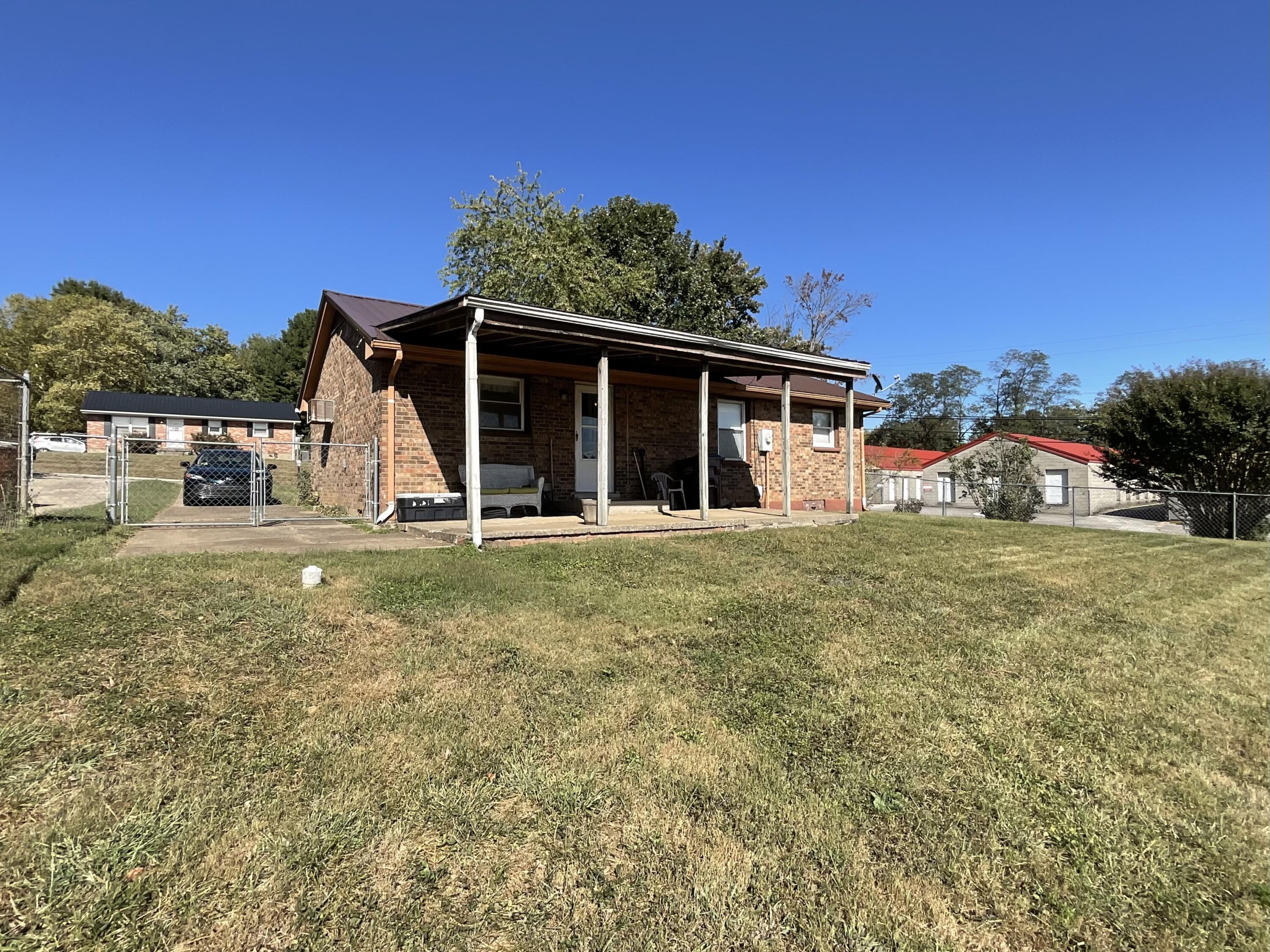 300 Ashgrove Drive Property Photo 6
