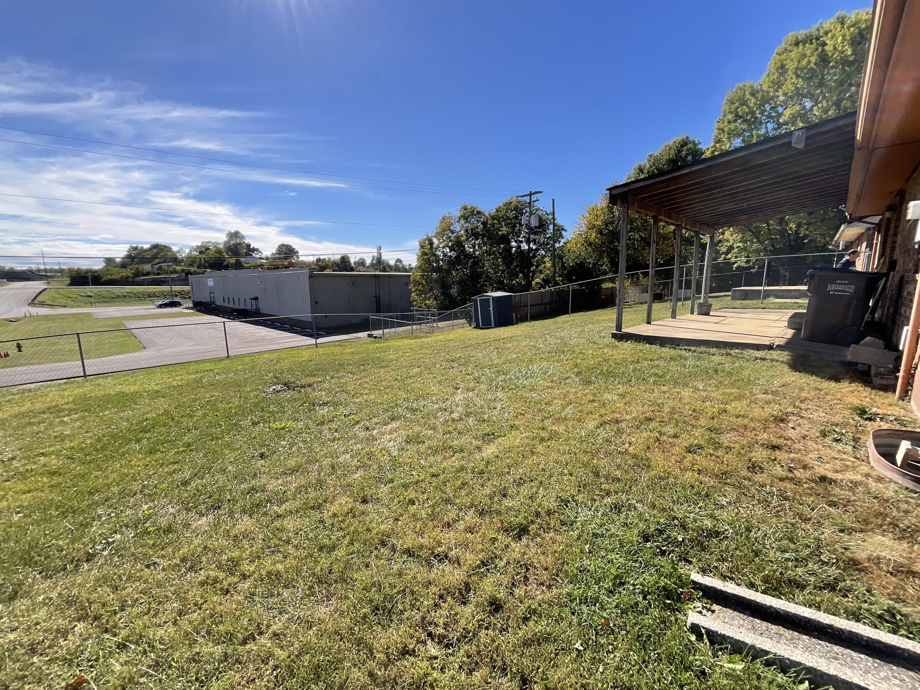 300 Ashgrove Drive Property Photo 8