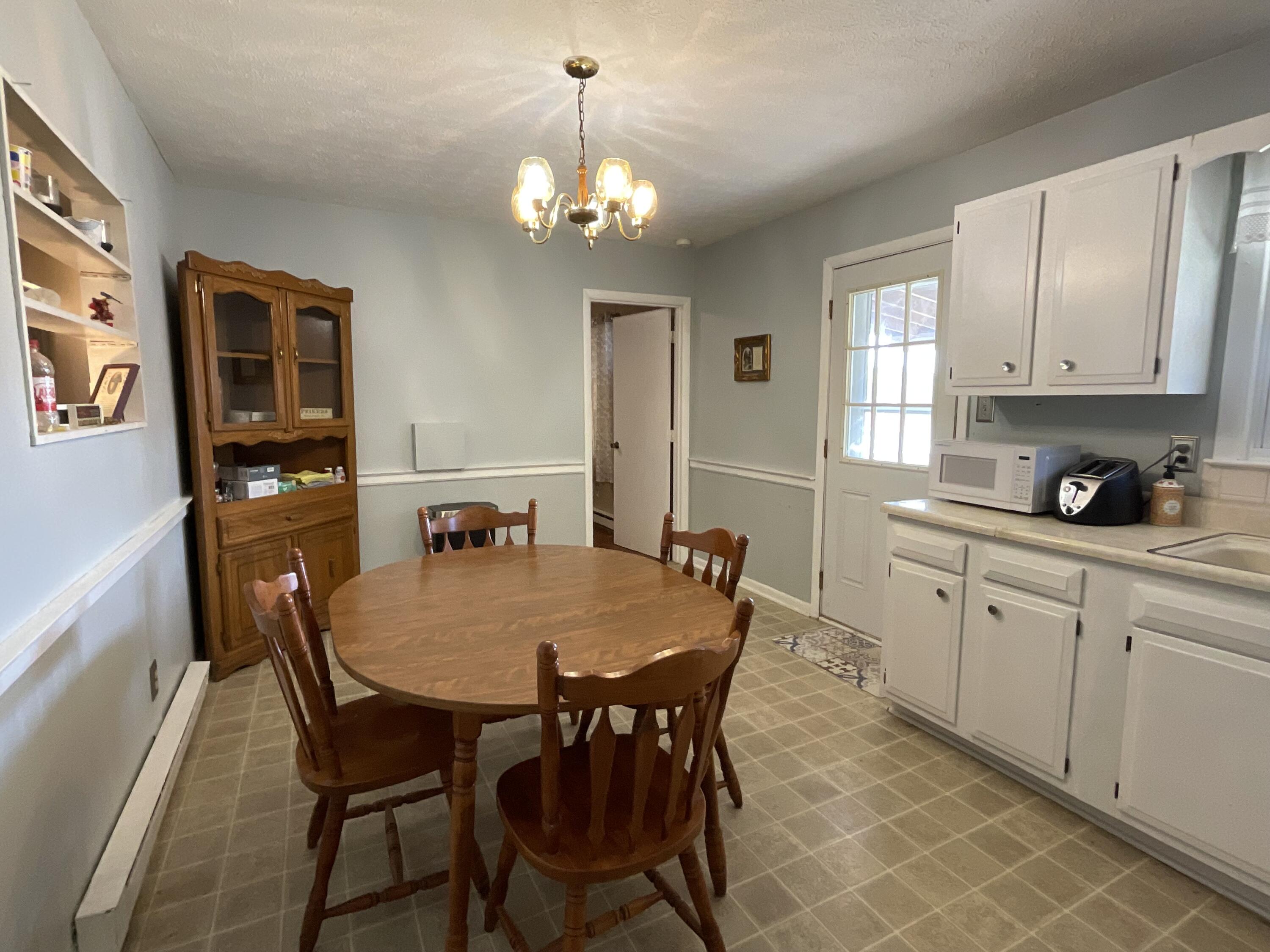 300 Ashgrove Drive Property Photo 14