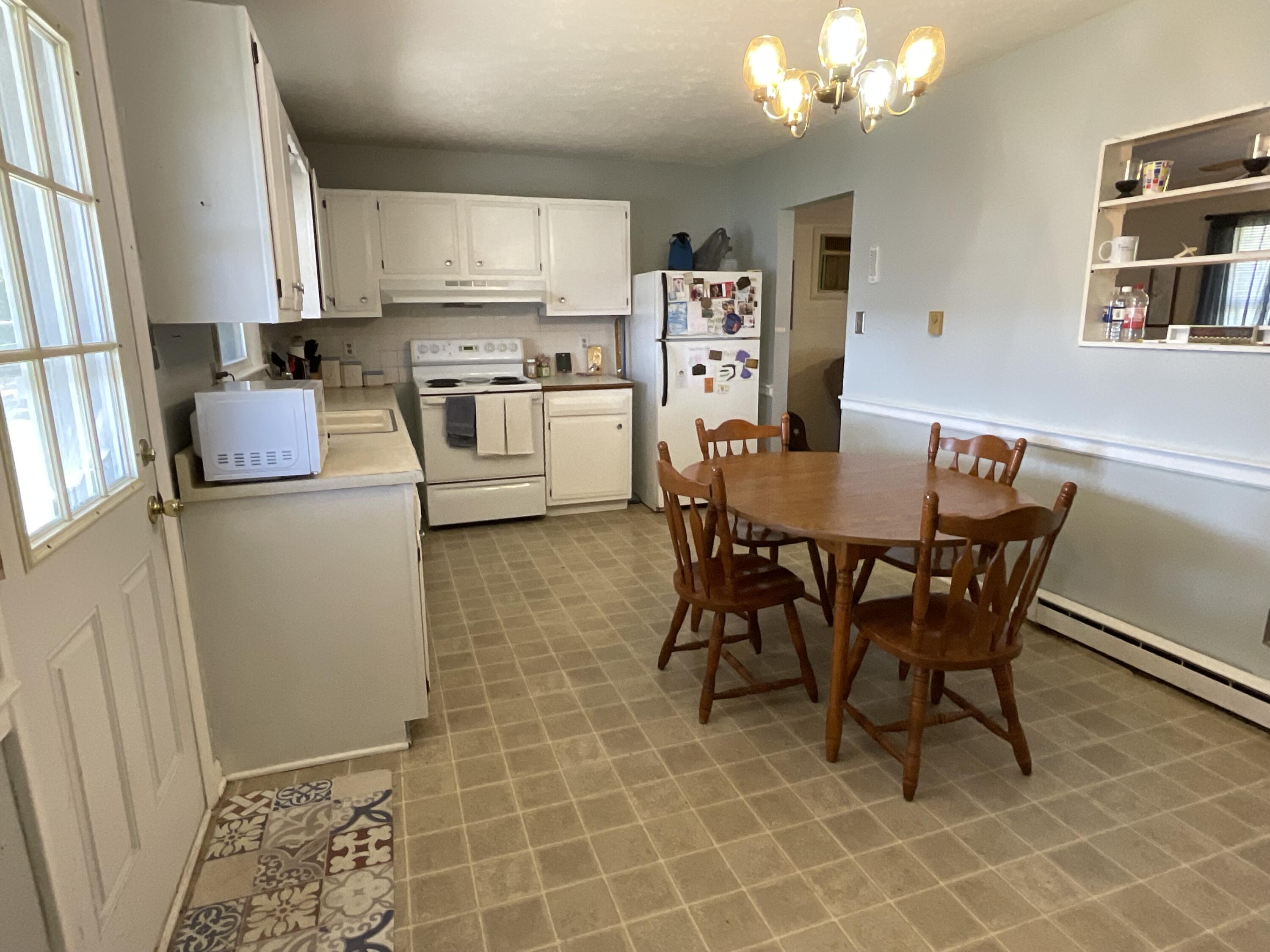 300 Ashgrove Drive Property Photo 15