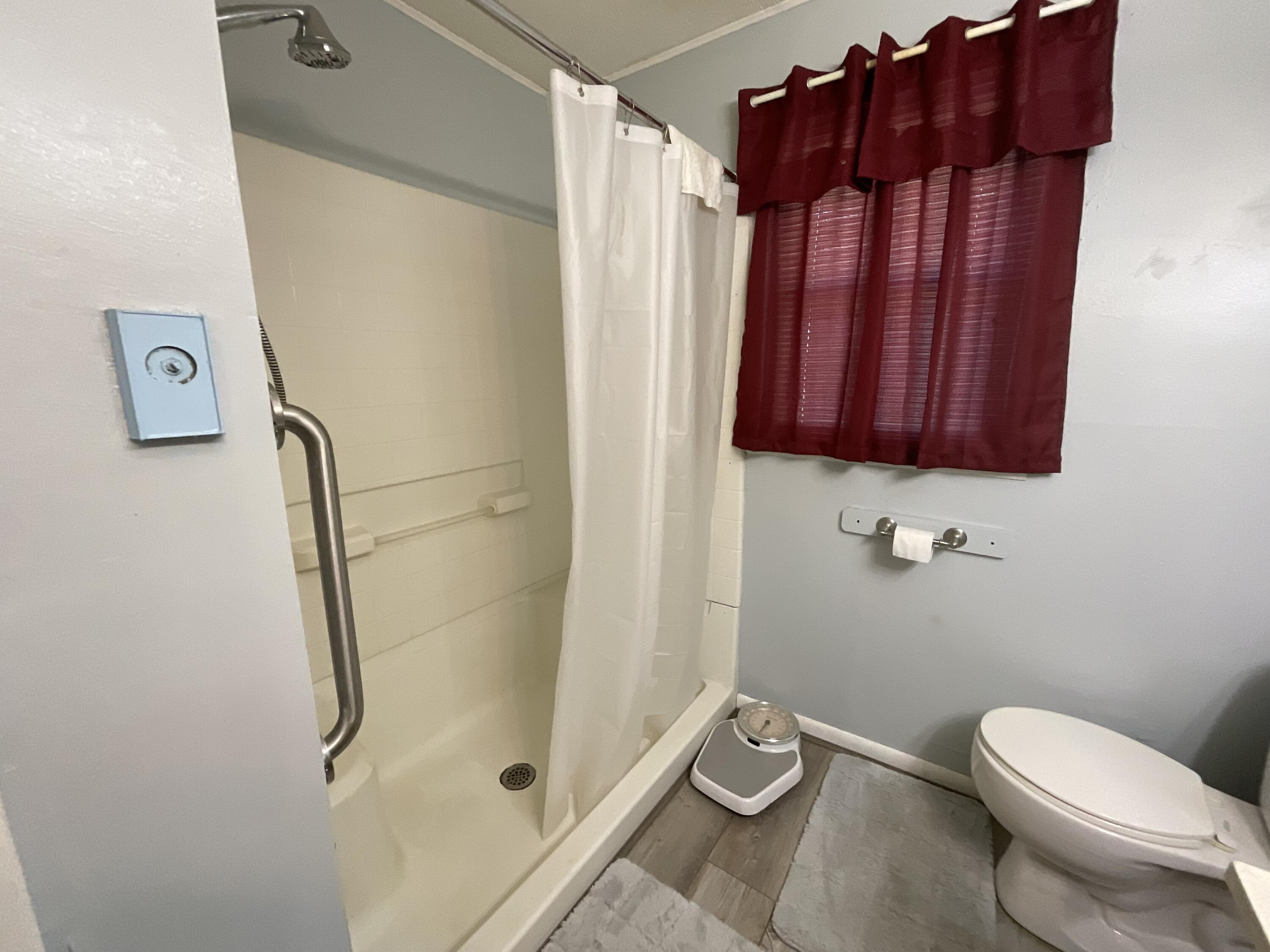 300 Ashgrove Drive Property Photo 23