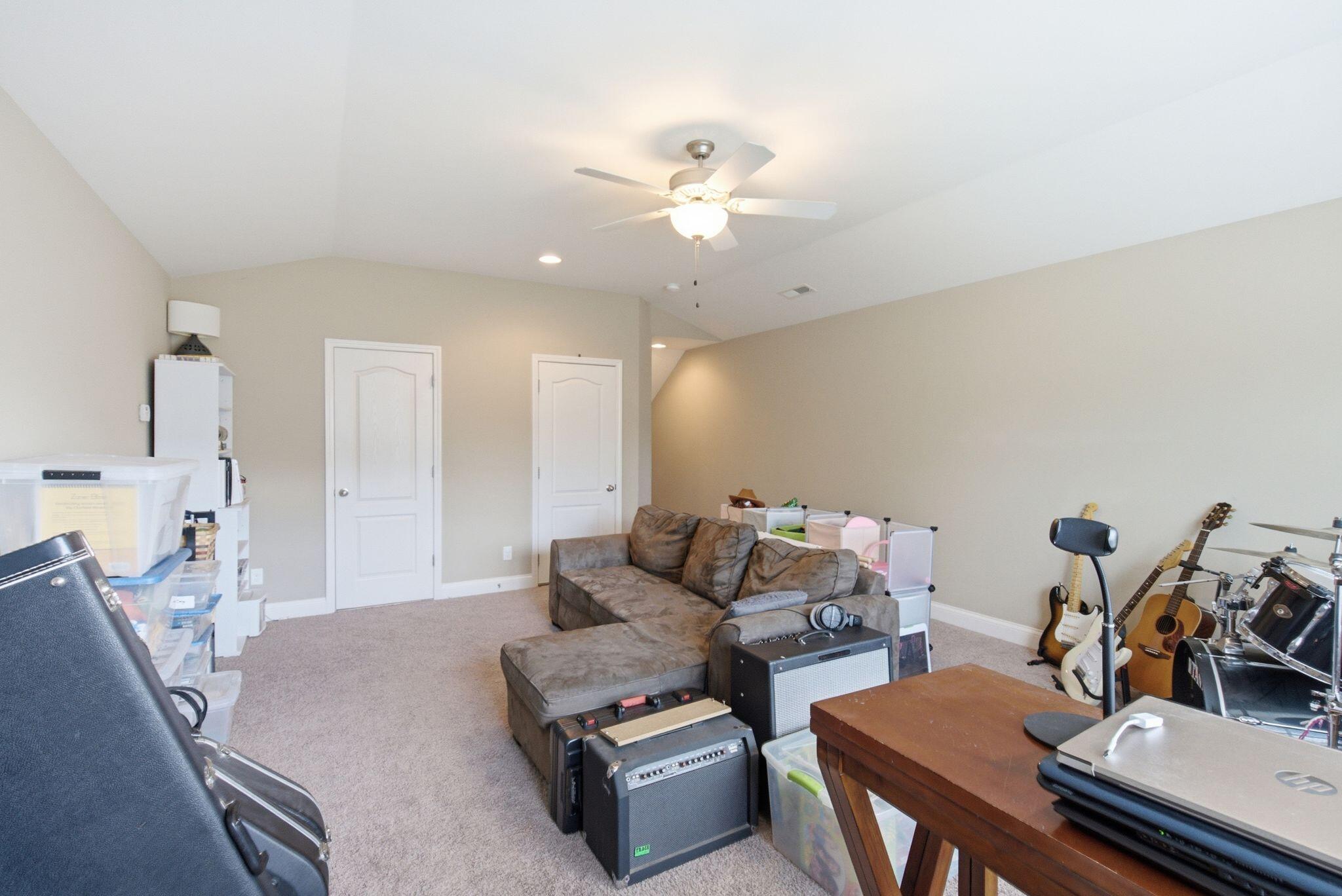 325 Gleneagles Way Property Photo 36