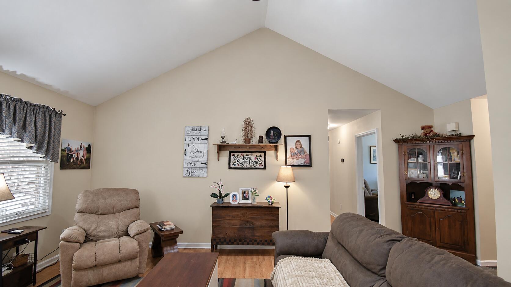 1048 Twelve Oaks Drive Property Photo 8