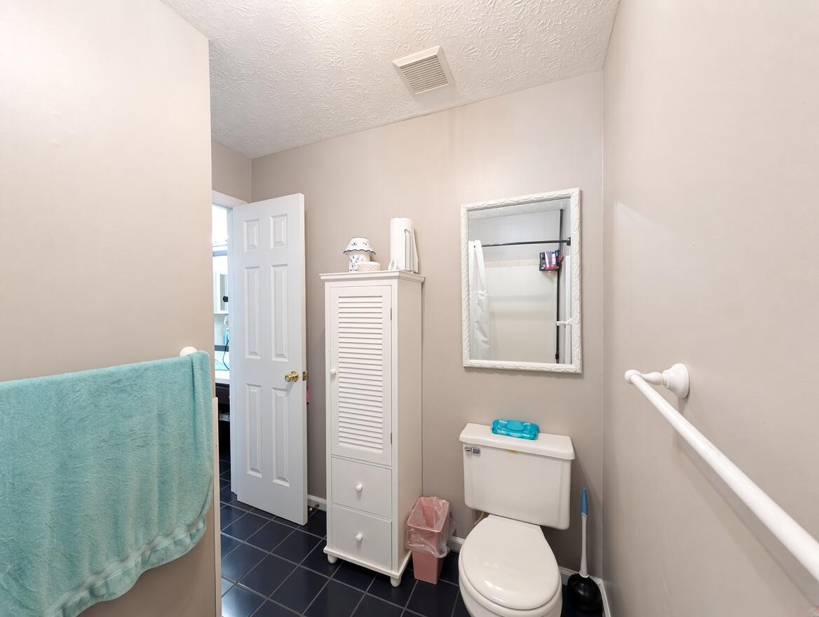 1048 Twelve Oaks Drive Property Photo 23