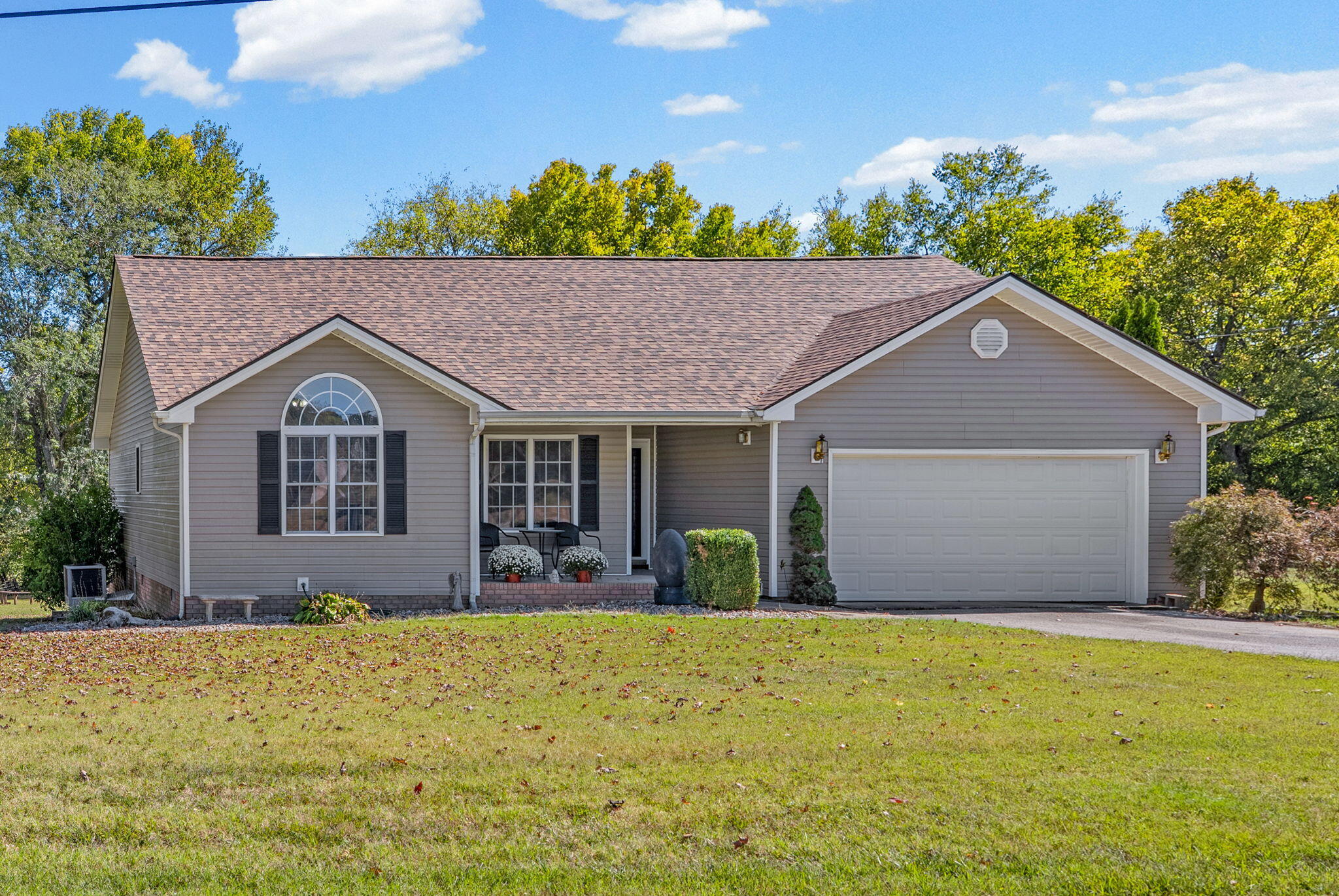 1810 Valley View Drive Property Photo 4
