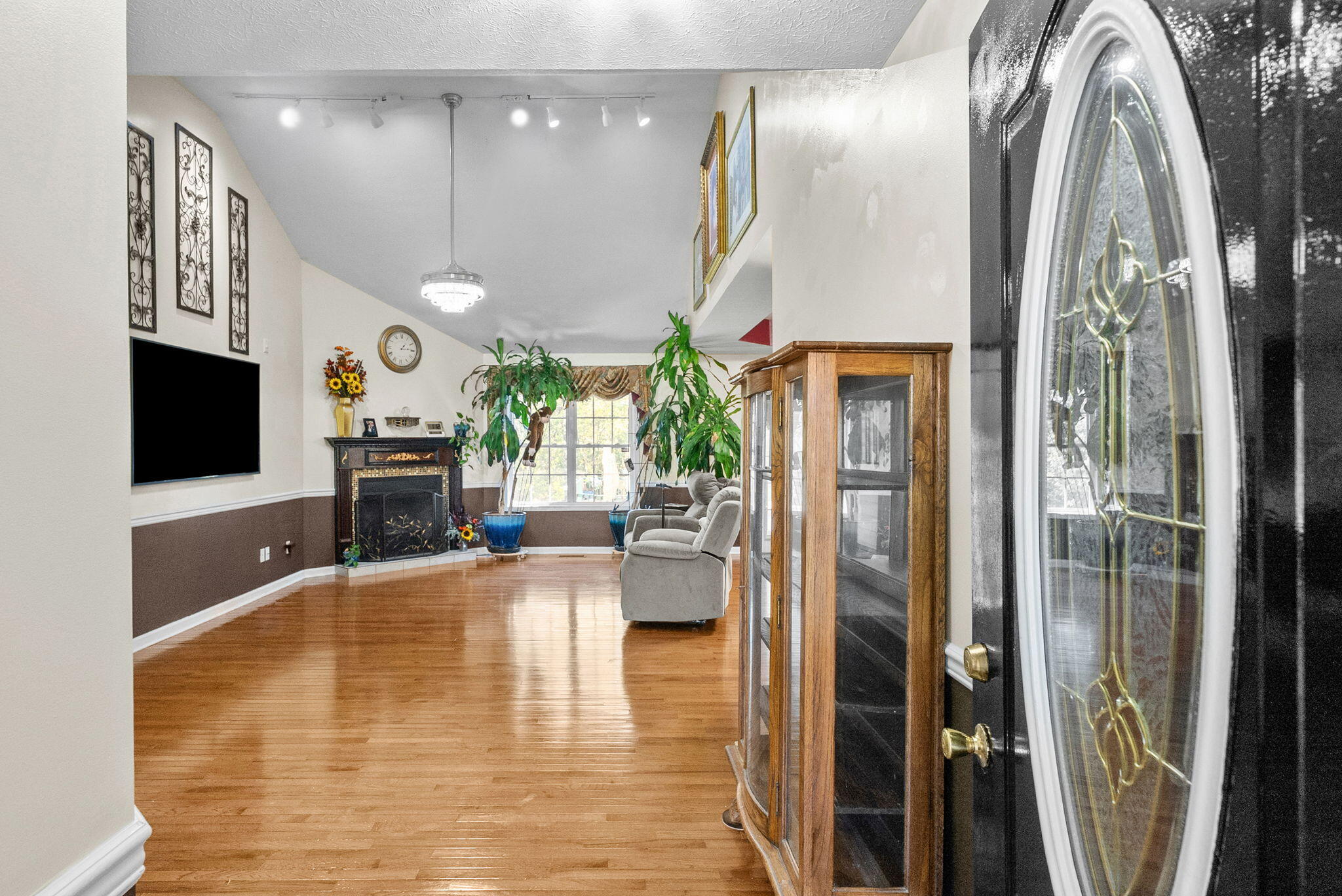 1810 Valley View Drive Property Photo 7