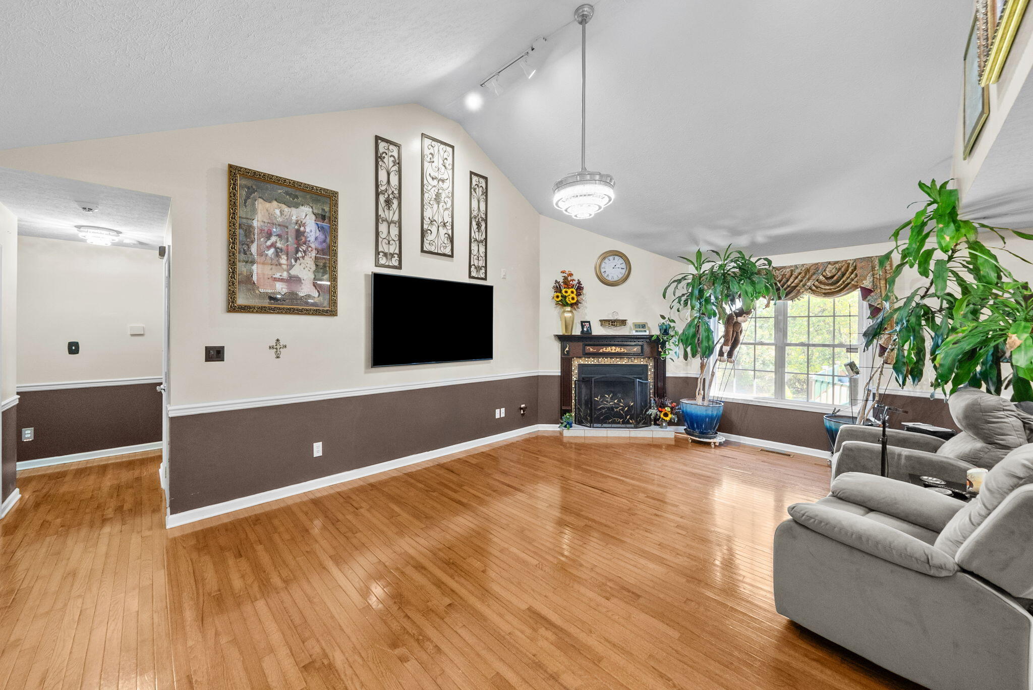 1810 Valley View Drive Property Photo 9